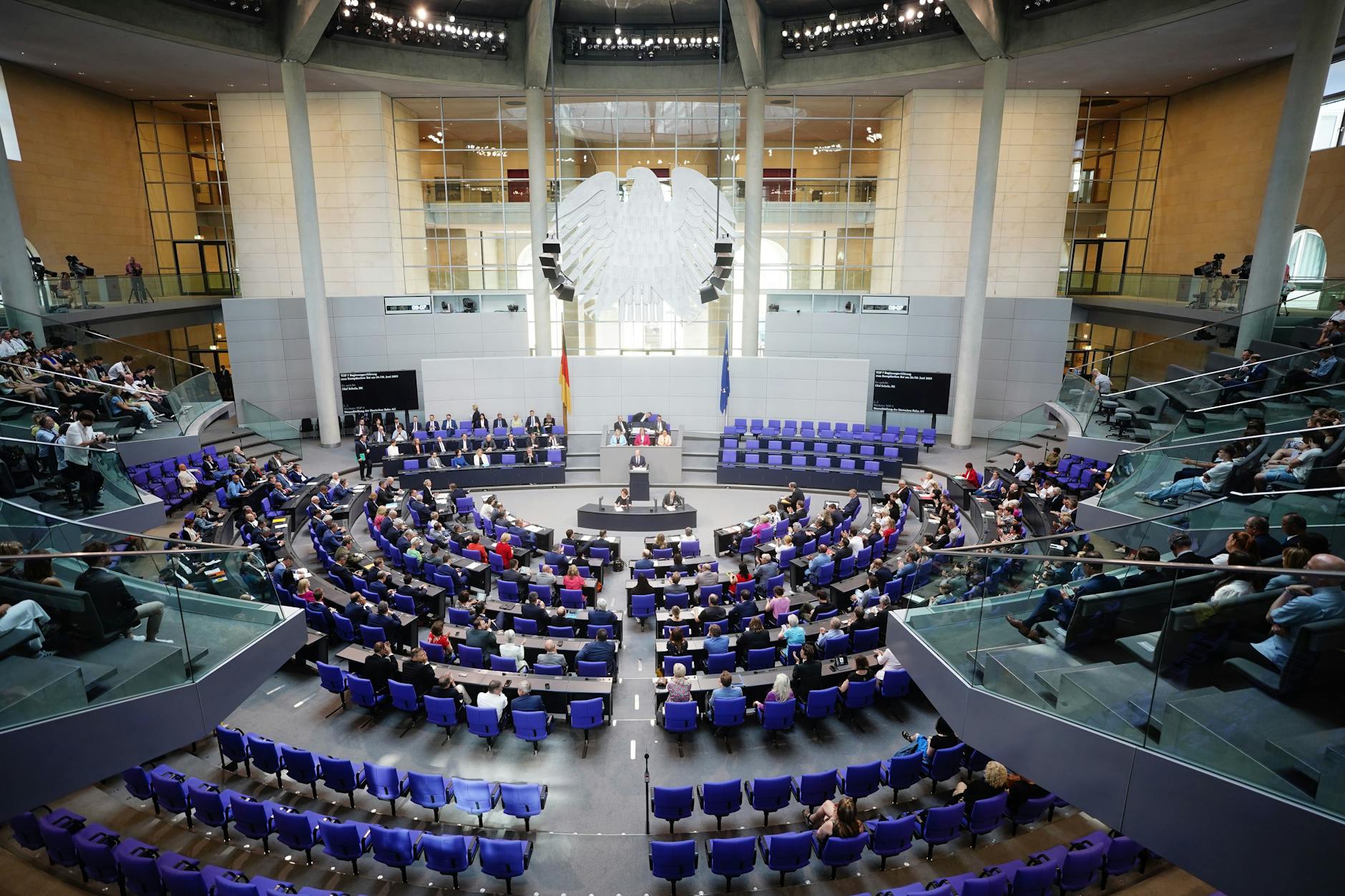 Kommende Woche sollen die Abgeordneten im Bundestag das neue Heizungsgesetz verabschieden. Dann sind erst mal Ferien.