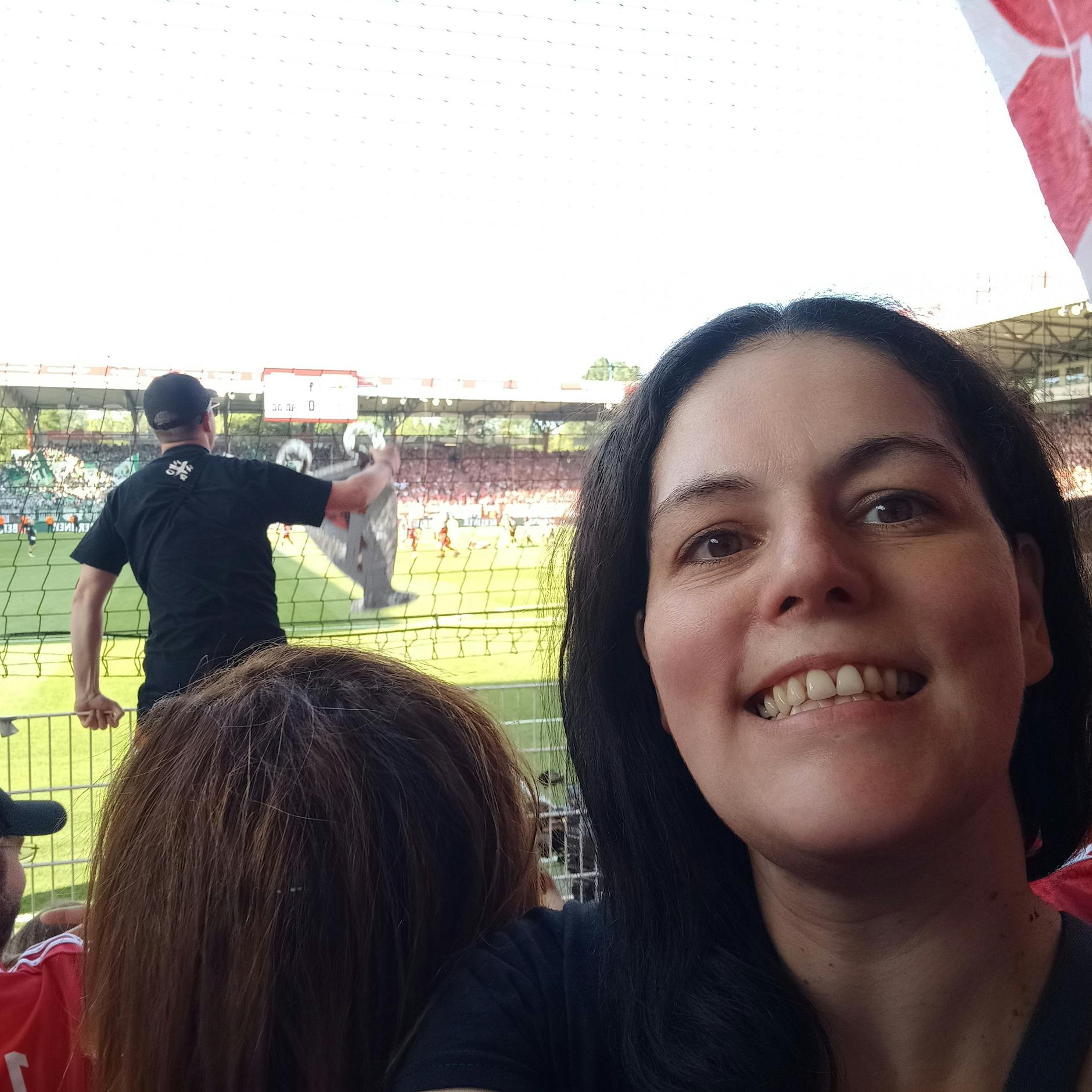 Jeannine Korinke begrüßt den Umzug ins Olympiastadion.