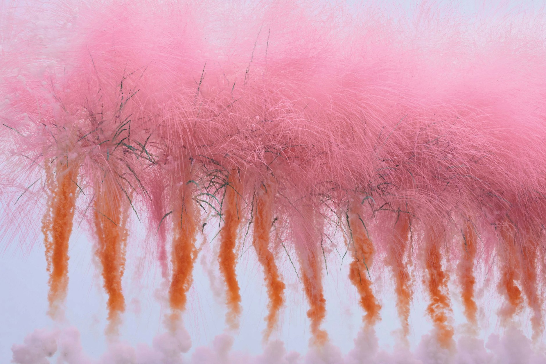 Fast besser als das Original: die japanische Kirschblüte, mit Raketen in den Himmel katapultiert.