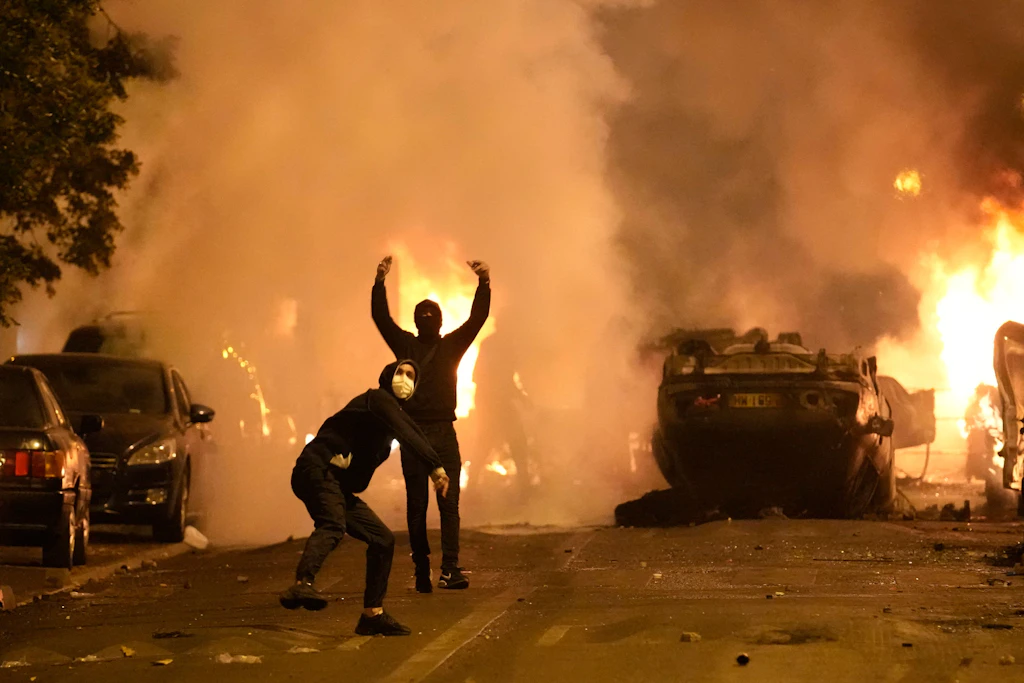 Schwere Krawalle: Frankreich mobilisiert 40.000 Polizisten