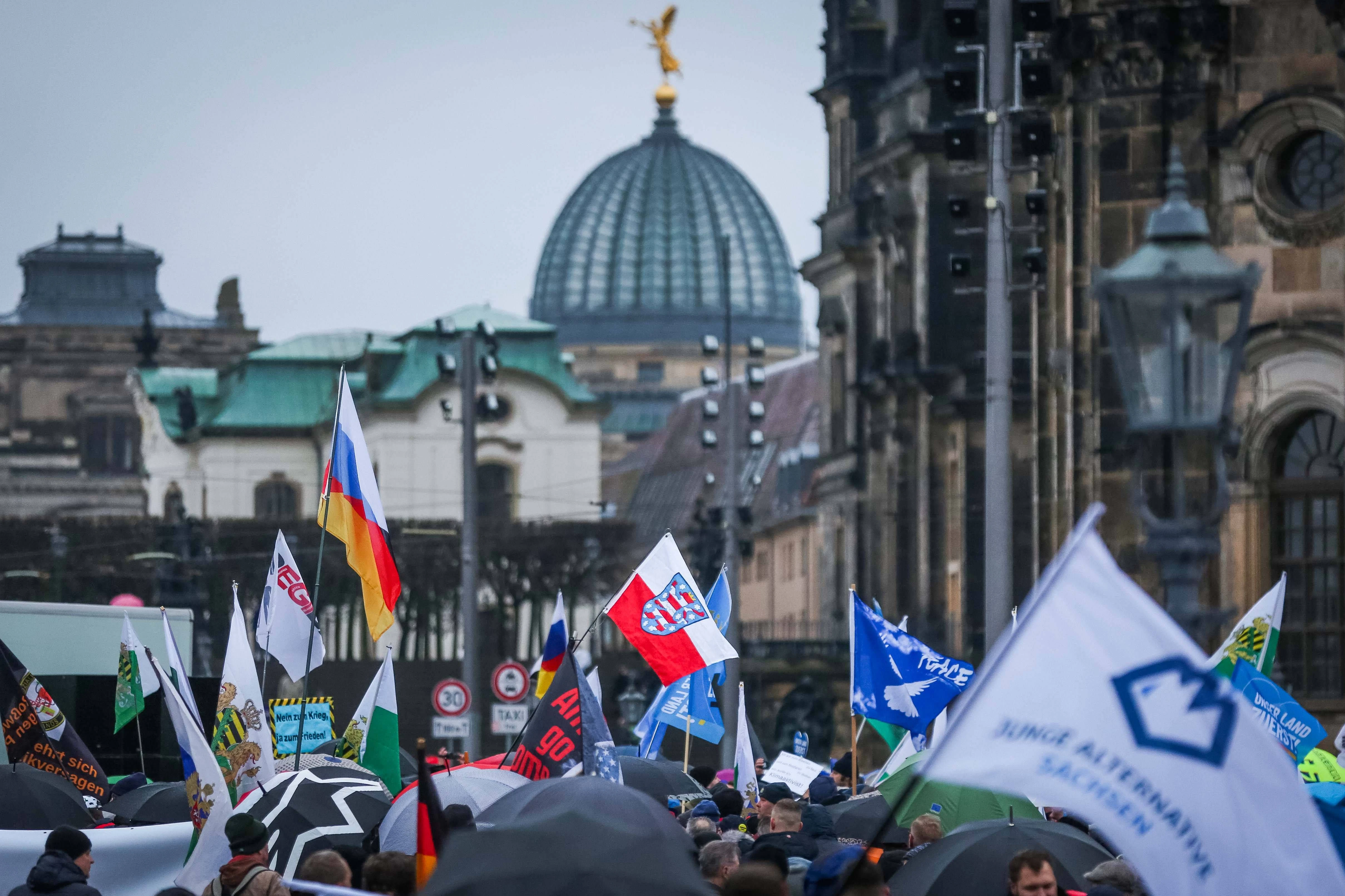 Pegida-und-AfD-Demonstration am Theaterplatz in Dresden, 24.02.2023