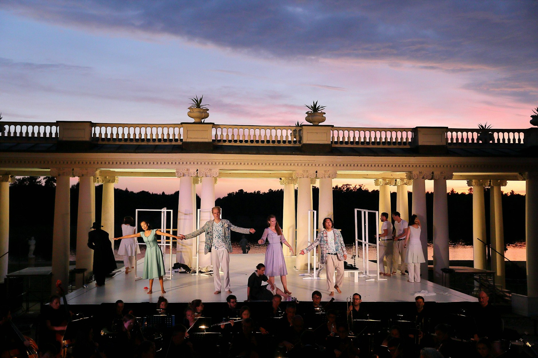 Fotoprobe zu „Così fan tutte“ an der Kammeroper Schloss Rheinsberg im Schlosshof Rheinsberg.