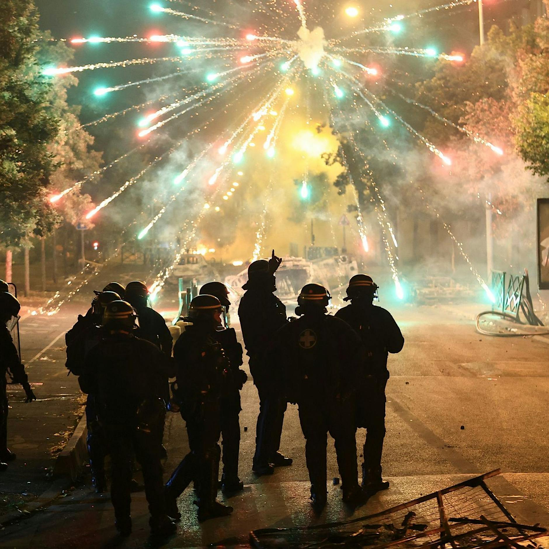 Ausschreitungen in Frankreich: Busse und Bahnen fahren am Abend nicht