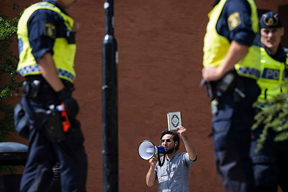 Salwan Momika, irakischer Flüchtling, protestiert in Stockholm.&nbsp;