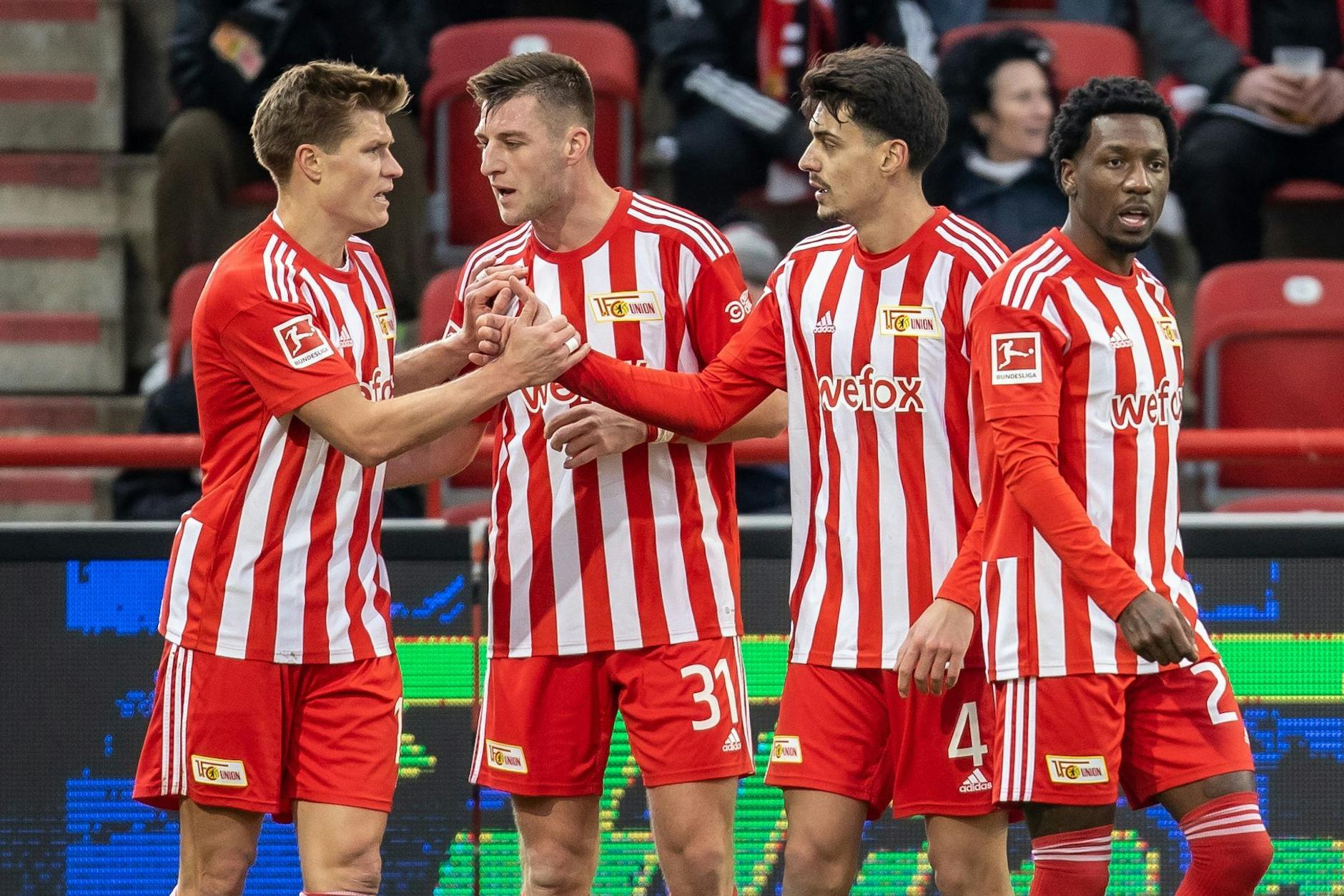 Kevin Behrens (l.) erzielte im letzten Heimspiel gegen Mainz im Februar beim 2:1-Sieg den Führungstreffer zum 1:0.