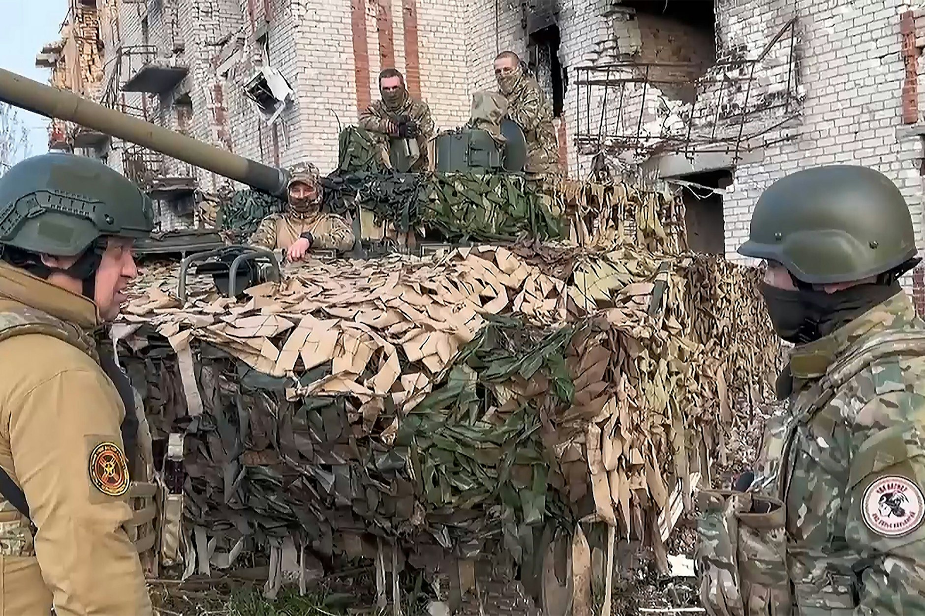 Jewgeni Prigoschin, Chef der Wagner-Gruppe, mit seinen Kämpfern in Bachmut.