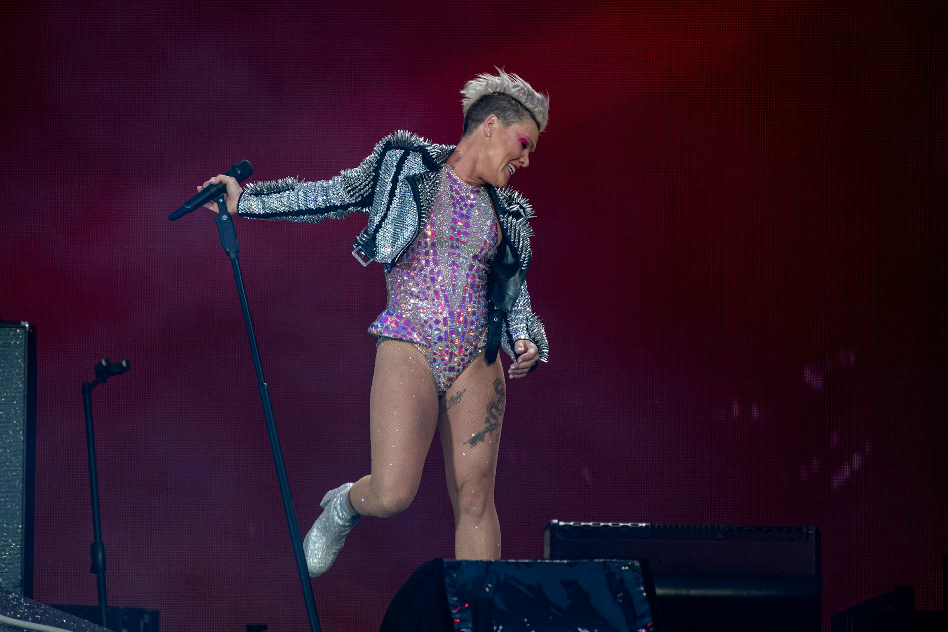 Schönen Dank auch: Bei Pinks Konzert in London warf ein Gast die Asche seiner Mutter auf die Bühne.