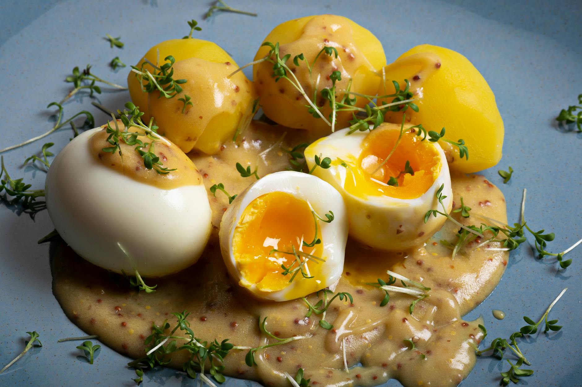 Eier in Senfsauce - lecker und schnell zubereitet. Ein Rezept ohne viel Chichi. 