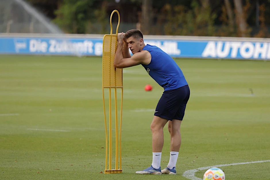 Krzysztof Piatek trainiert wieder bei Hertha BSC. Der Stürmer ist Verkaufskandidat Nummer eins, doch bisher ist keine Bewegung beim Poker in Sicht.