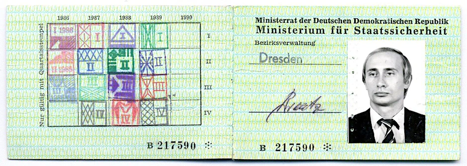 Der Stasi-Ausweis von Putin - abgestempelt von der Bezirksverwaltung Dresden. 