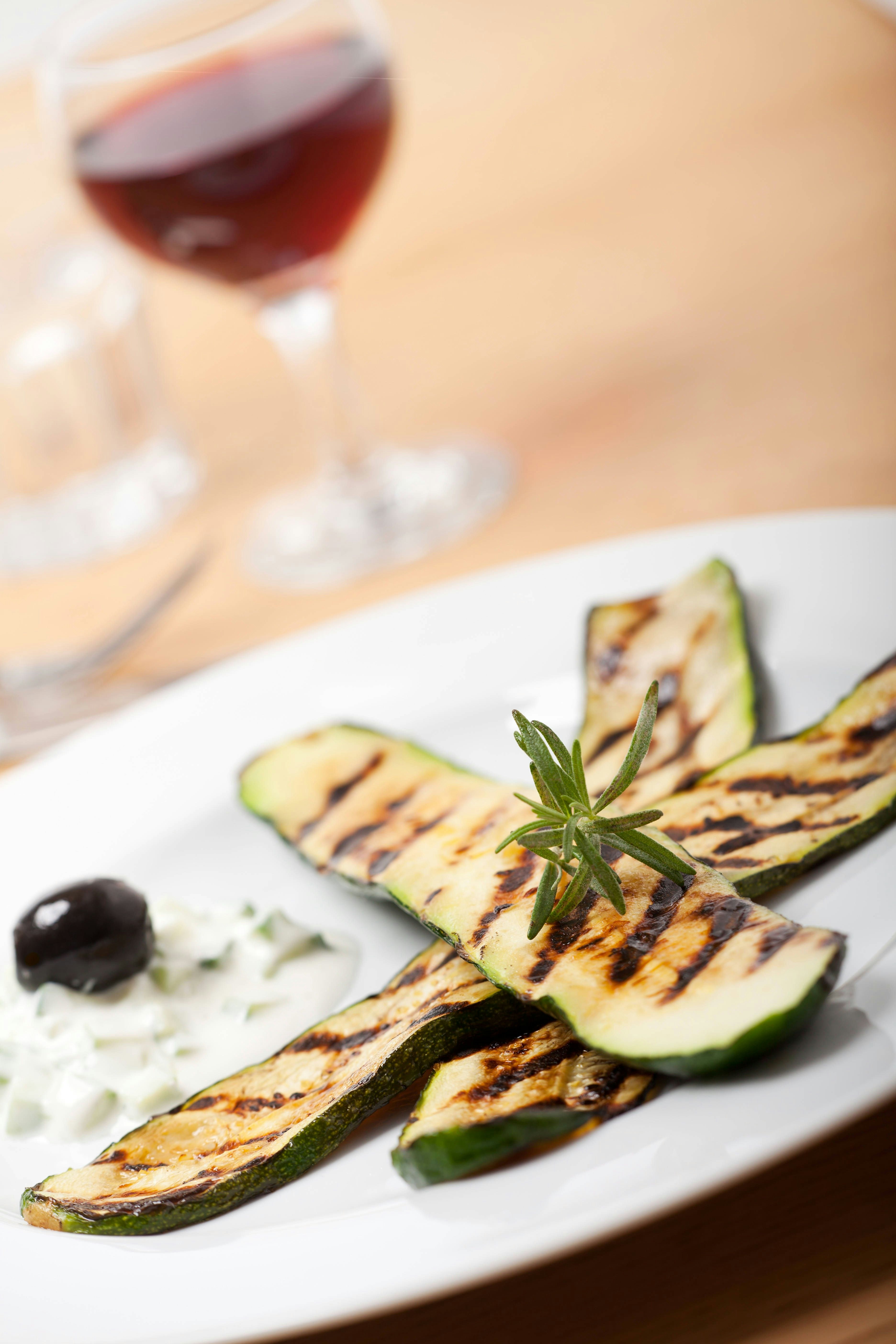 Gegrillte Zucchini mit Feta-Käse: Genial einfach, einfach genial!