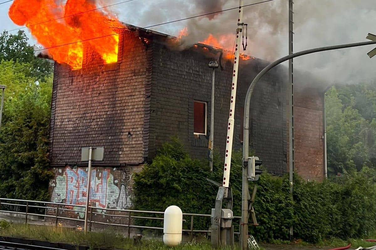 Die Brandbekämpfer konnten bei dem Feuer in Melchow einen Mann noch lebend bergen, Er starb kurz darauf. Eine Frau wurde bereits tot gefunden.