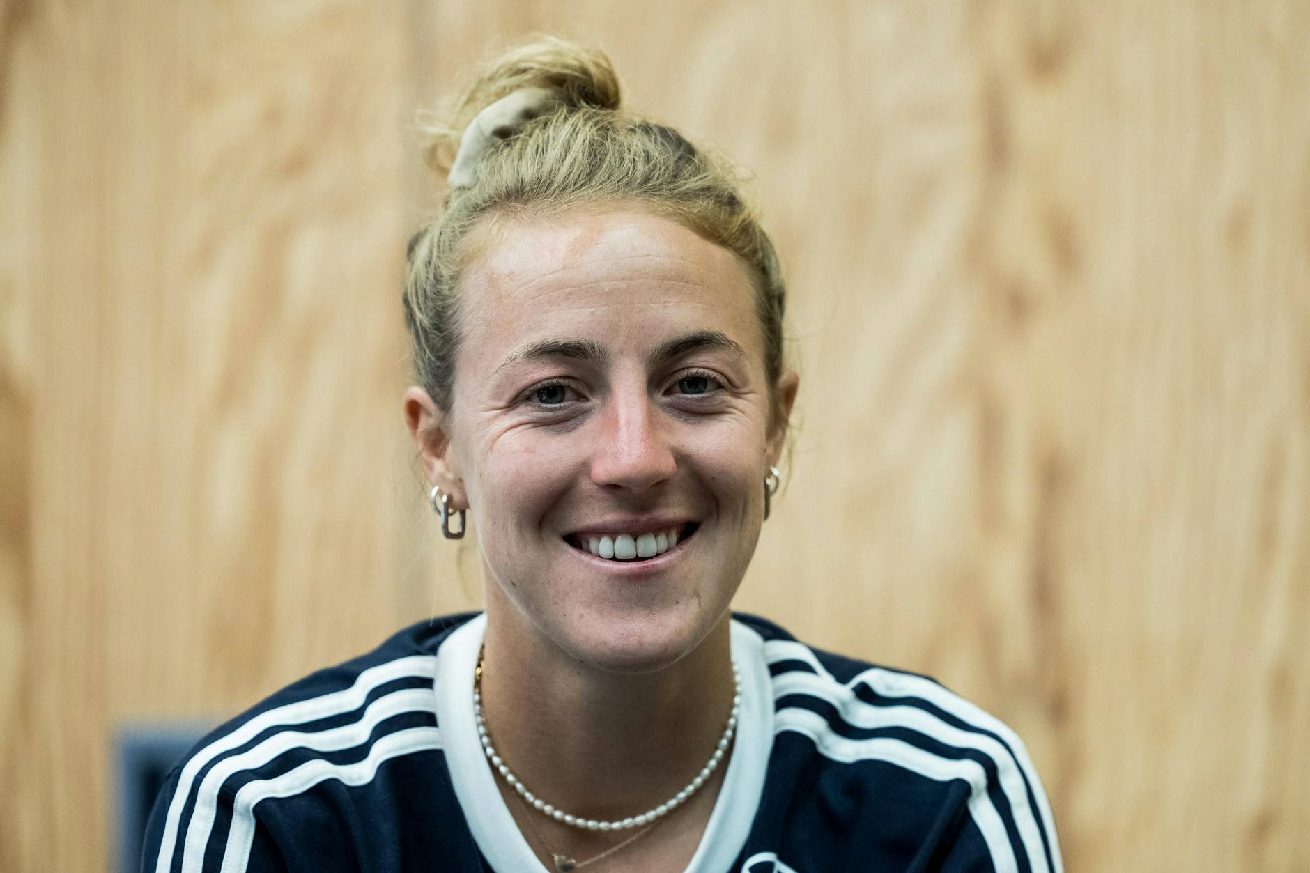 Fußball-Nationalspielerin Carolin Simon hat ihre Balance wiedergefunden.