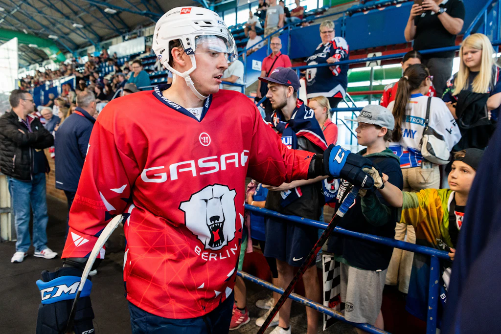 Spektakulärer Deal spektakulär geplatzt: Eisbär Leon Gawanke nicht zum Erzrivalen