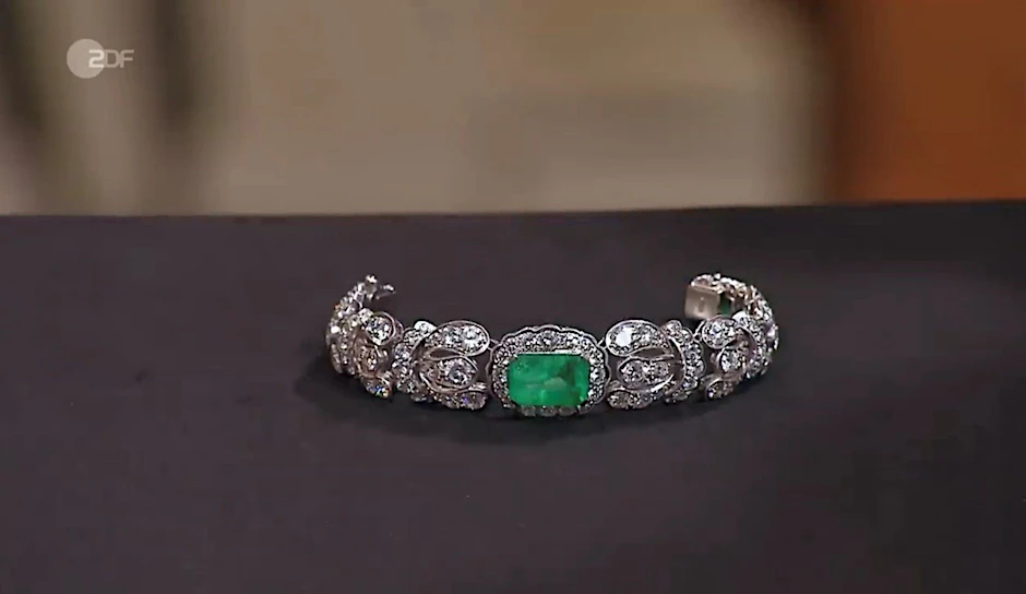 Bei „Bares für Rares“ soll dieses Armband verkauft werden.