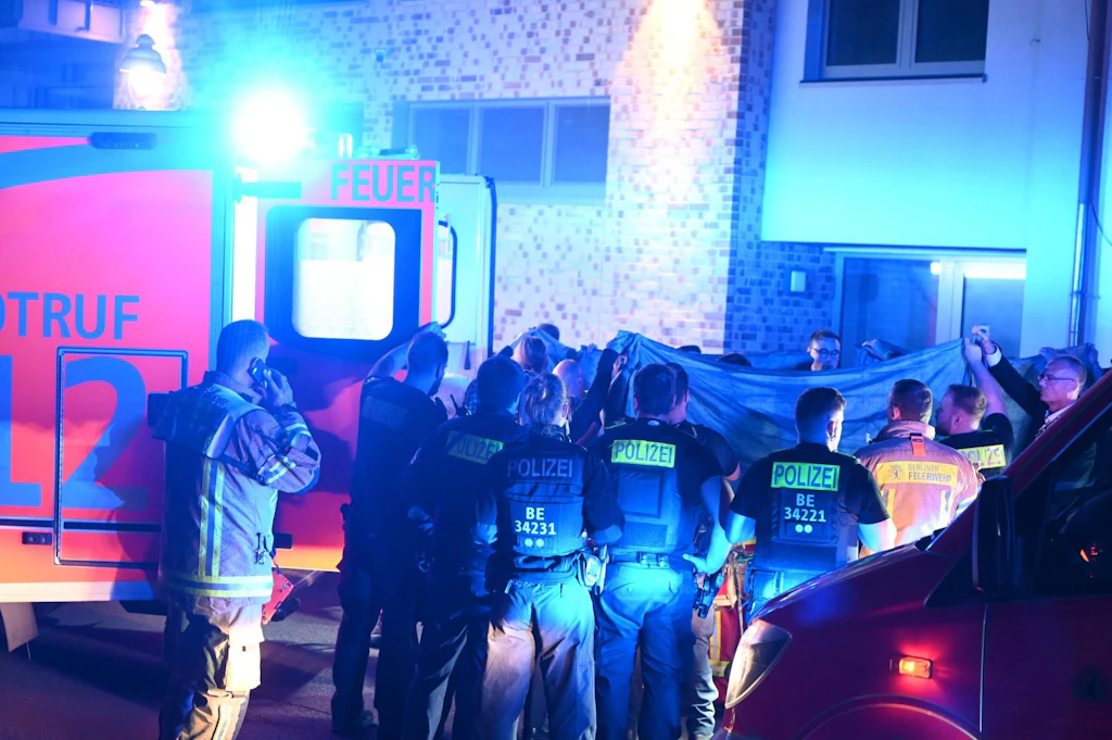 Abifeier endet in Neukölln tödlich: 17-Jährige stürzt im Hotel Estrel durch Glaskuppel