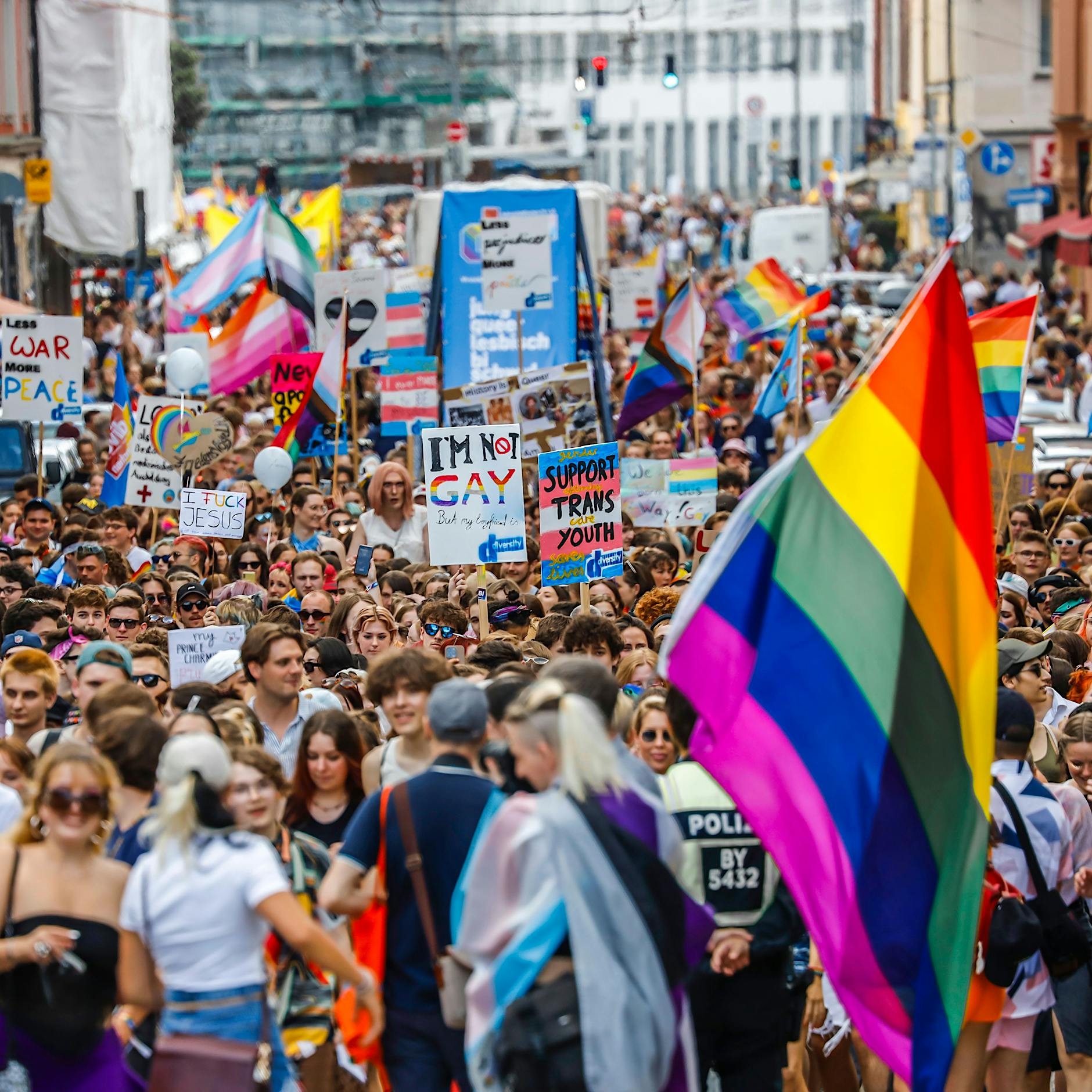Eklat beim CSD in München: Ukrainischer Sänger performt Loblied auf Faschisten