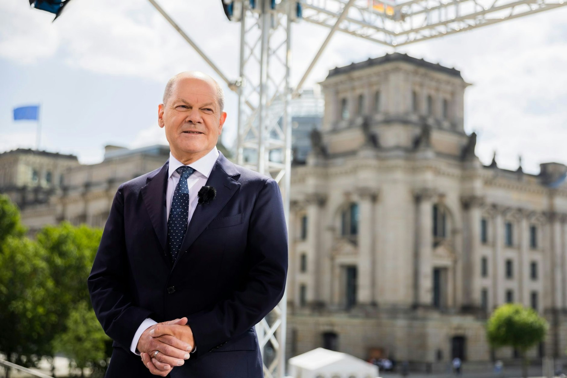 Kanzler Olaf Scholz muss in der Ampel-Koalition zwischen FDP und Grünen vermitteln.  