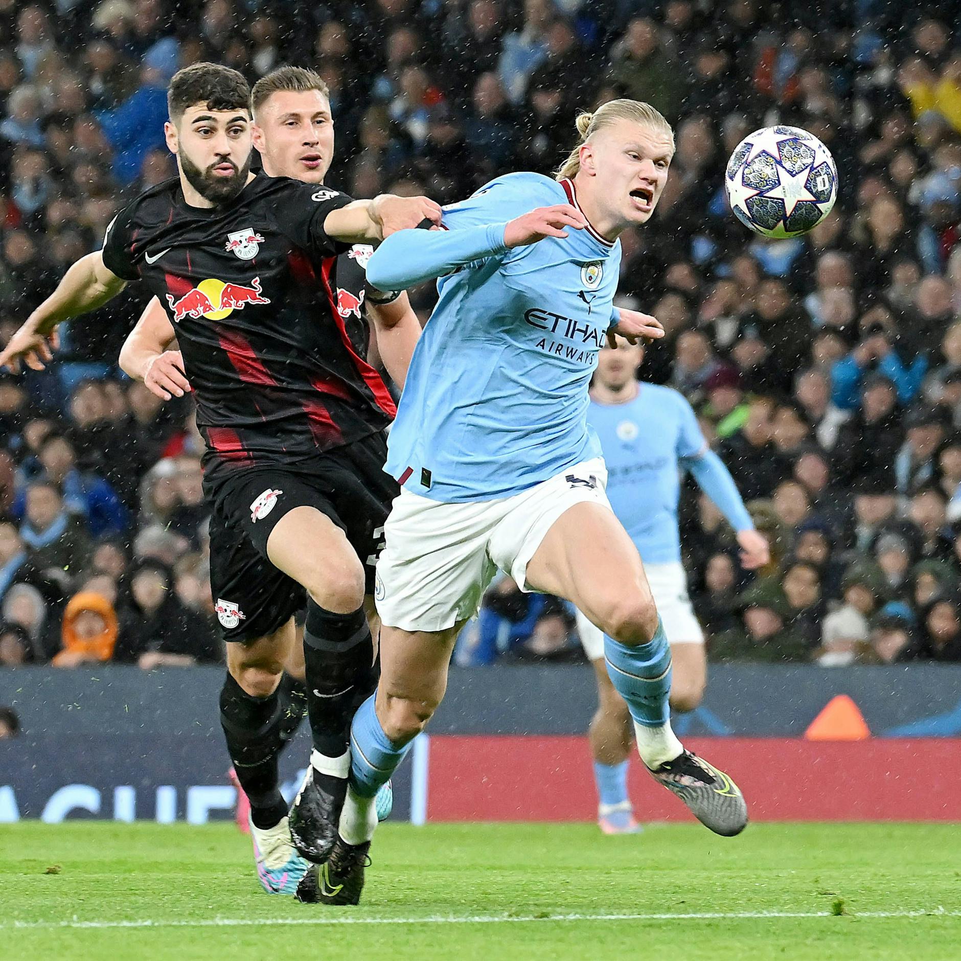 Bald als Kollegen vereint: Leipzigs Josko Gvardiol (l.) und Manchester Citys Erling Haaland.
