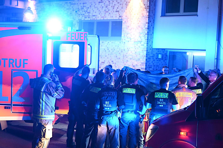Bei einem tragischen Unfall bei einer Abi-Feier in Neukölln wurde eine 17-Jährige lebensgefährlich verletzt.