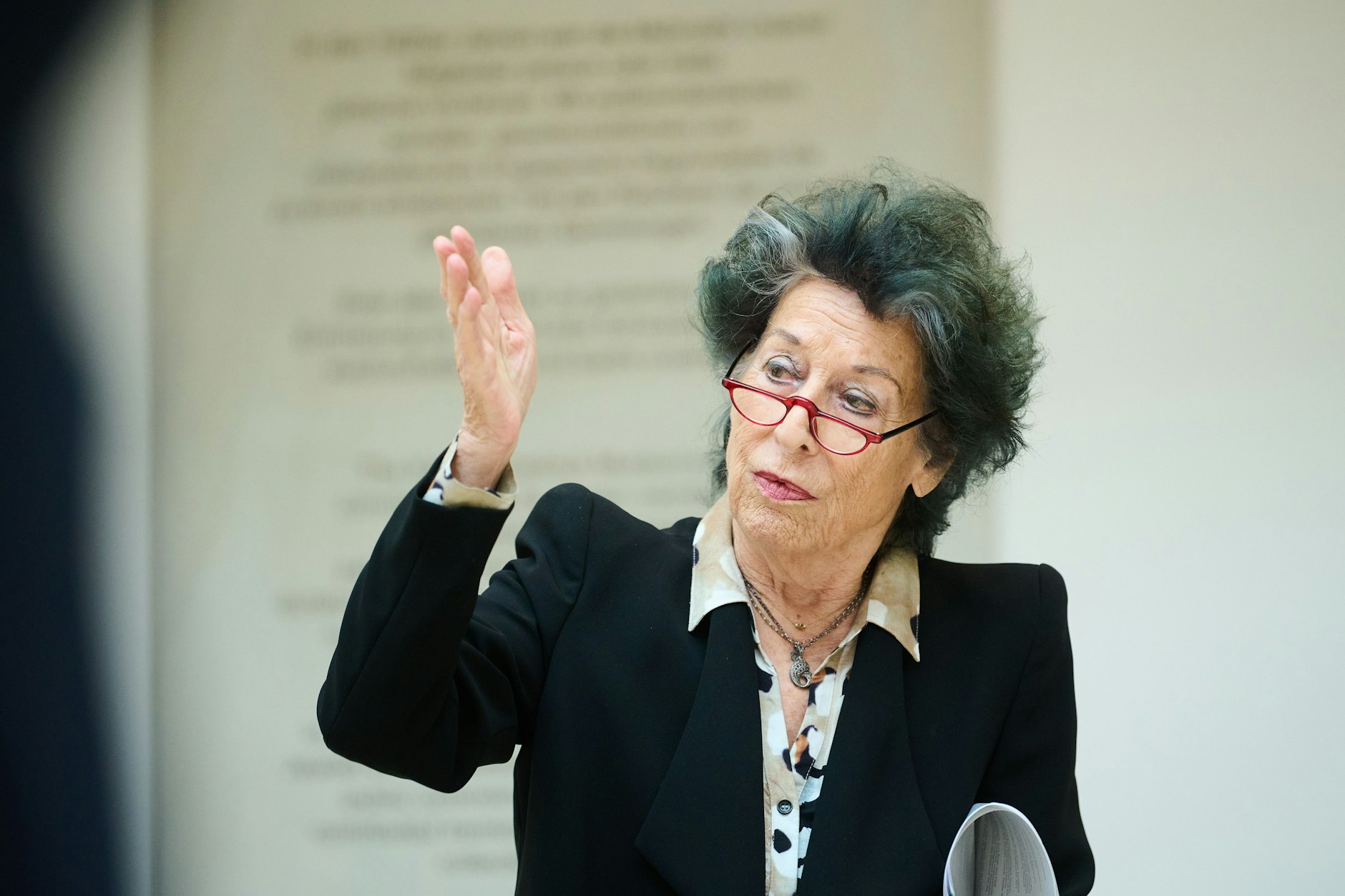 Preis für Zivilcourage: Lea Rosh hält eine Rede. 