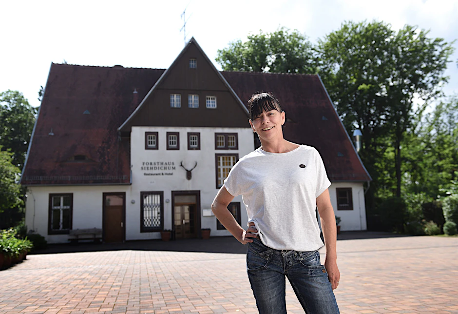 Yvonne Purbst arbeitet seit mehr als zehn Jahren im Forsthaus Siehdichum.