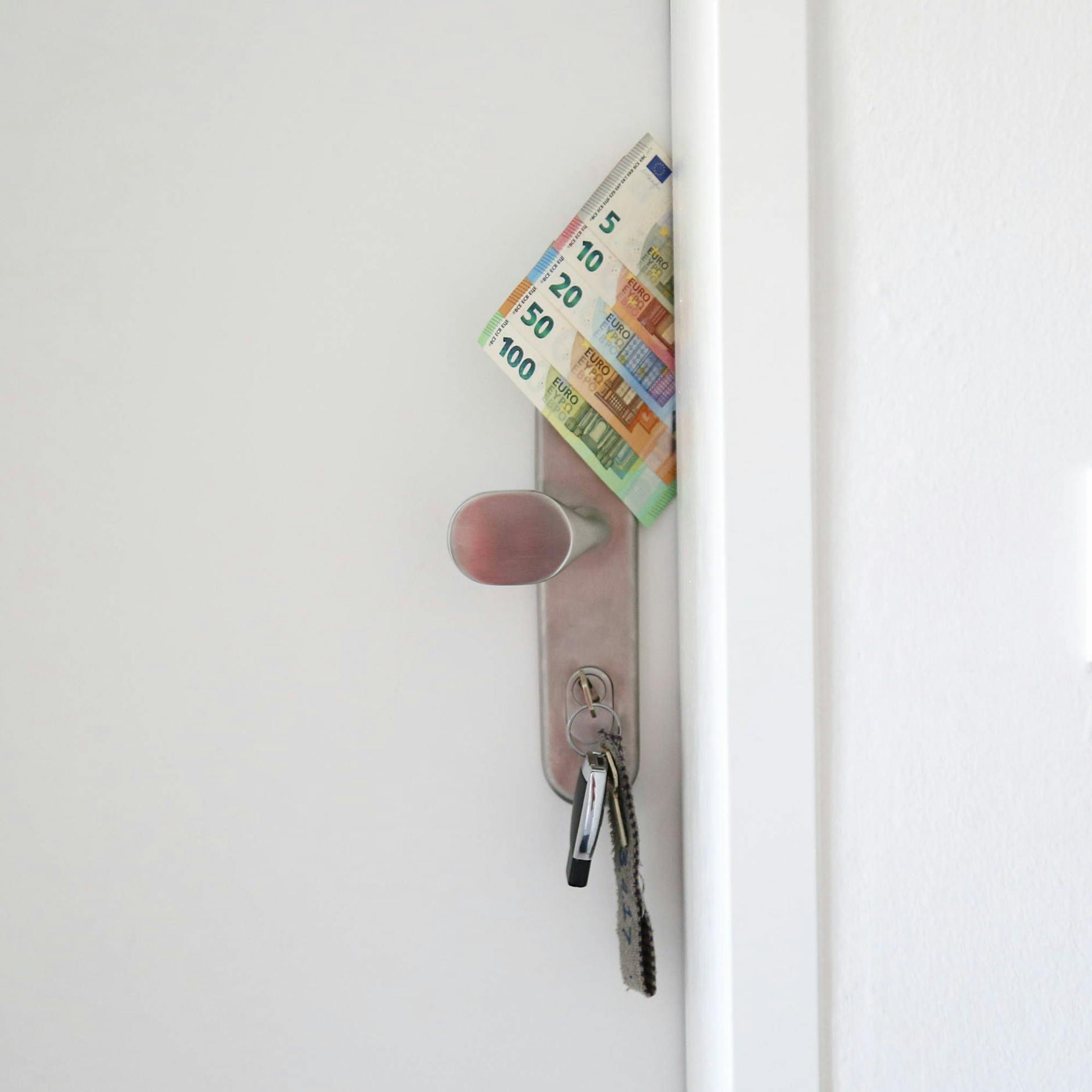 Miete rauf für Zehntausende Berliner – damit die Gewinne sprudeln!