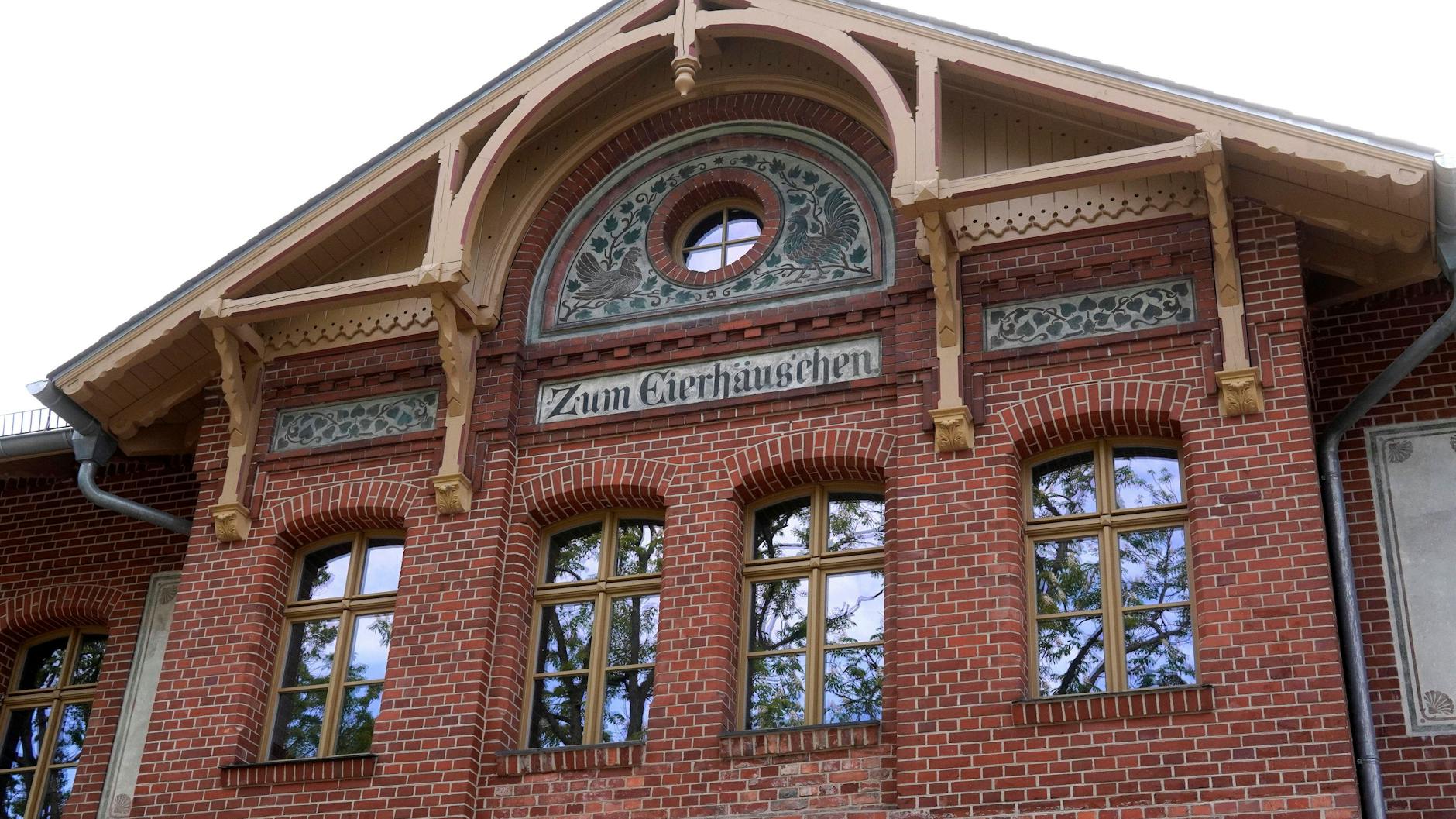 Von außen ist das historische Eierhäuschen an der Spree schon schön anzusehen. Im Inneren soll ein Restaurant entstehen, im Obergeschoss eine Kunstetage. 