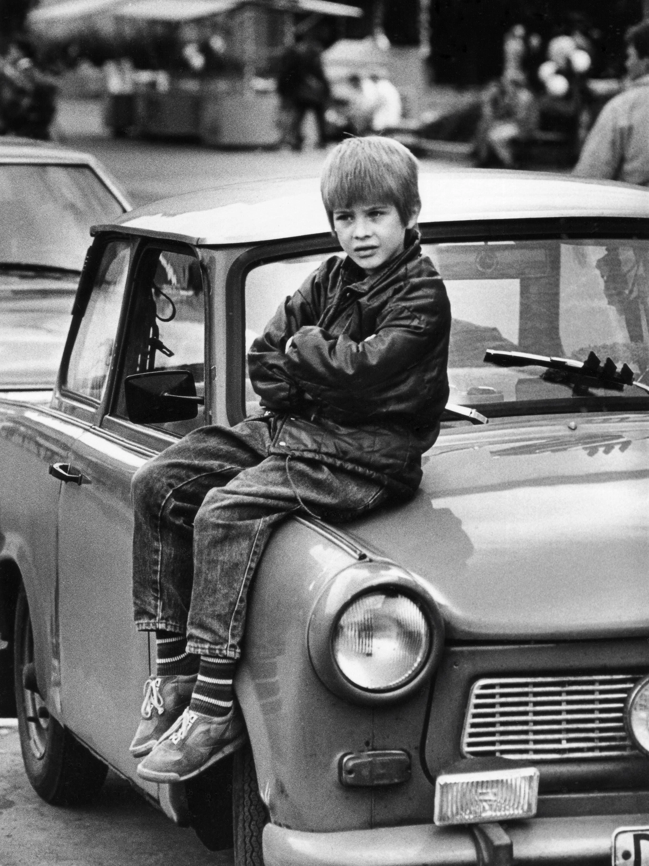 In der DDR war es normal, dass Kinder ohne Kindersitz im Auto mitgefahren sind.