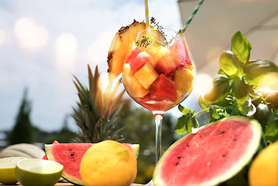 Der sommerliche Obstsalat ist blitzschnell gemacht und eine geniale Abkühlung.