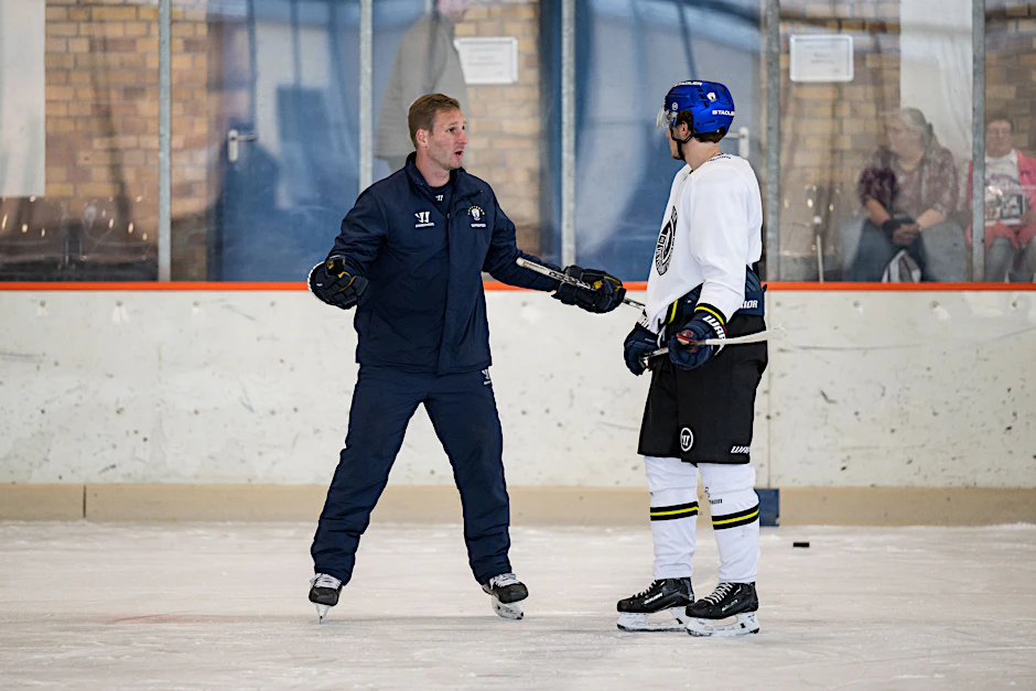 André Rankel (l.) war schon Anfang Juni beim Trainingscamp mit Trainern der LA Kings im Welli mit im Einsatz.