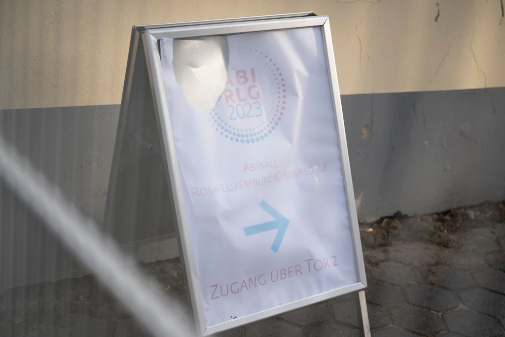 Abiturfeier endet tödlich - 17-Jährige stürzt in die Tiefe
