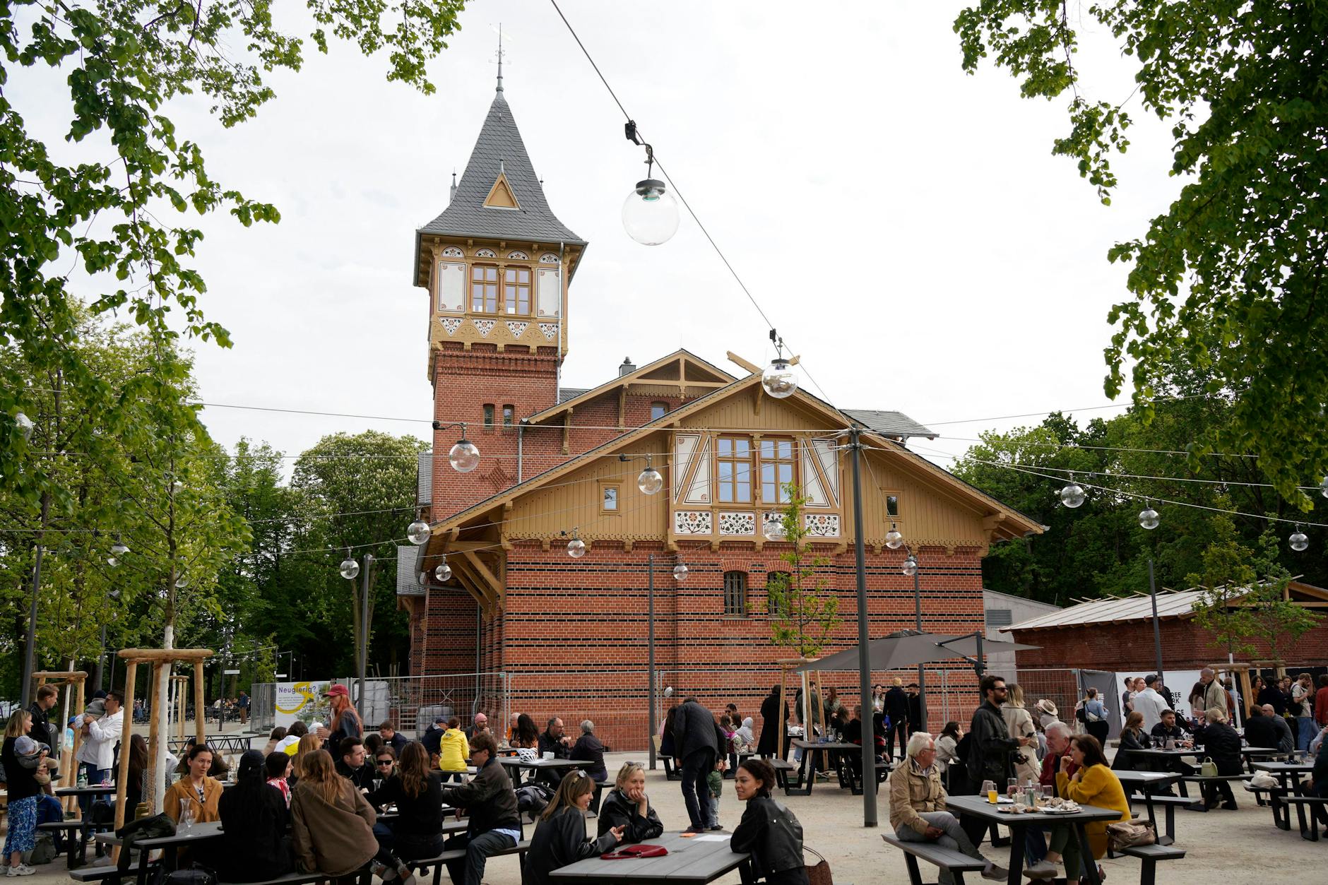 Bei der Sanierung des Eierhäuschens im Plänterwald kommt es zu Verzögerungen, und es wird teurer als geplant.