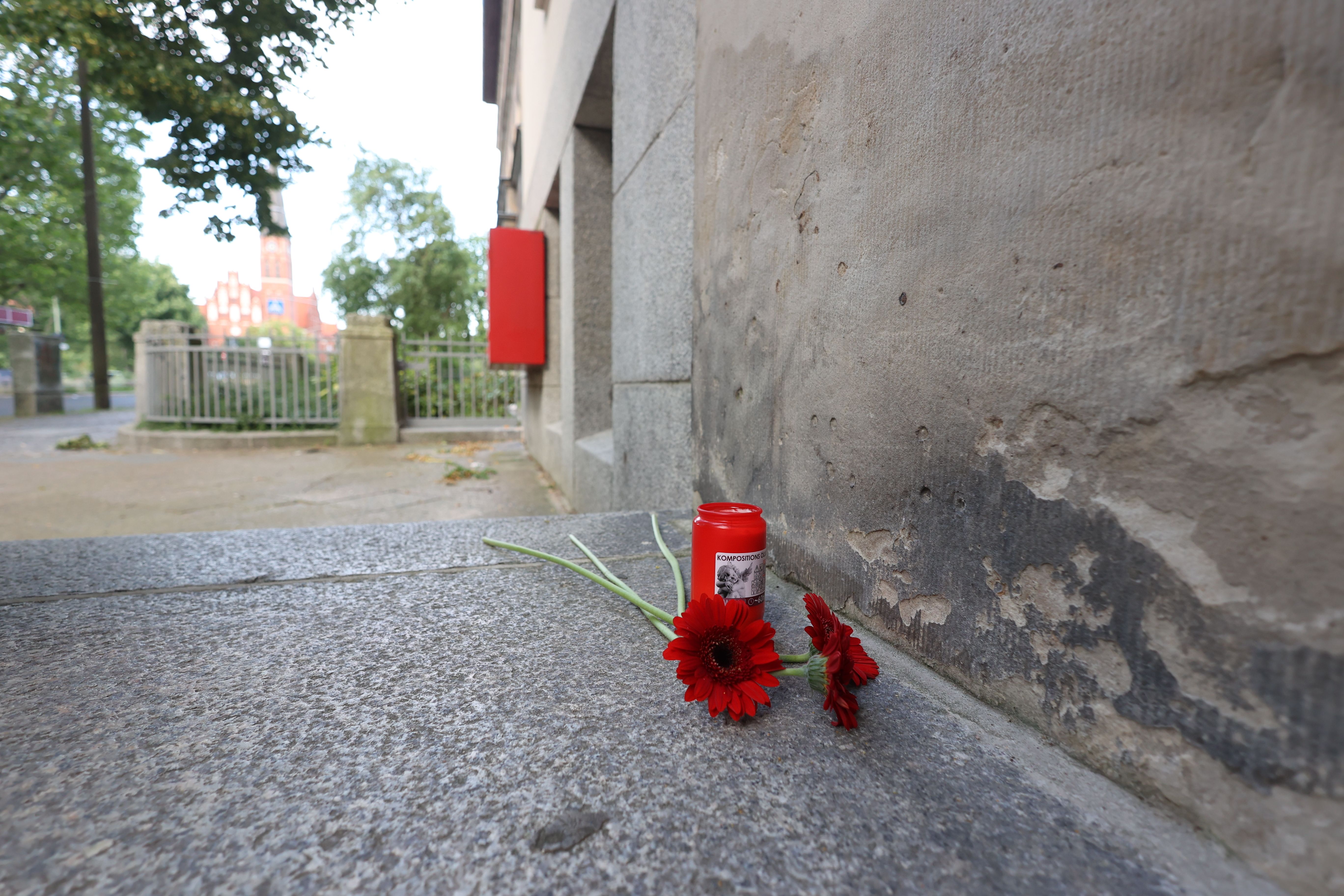 17-Jährige Stirbt Bei Abifeier In Berlin: Rosa-Luxemburg-Gymnasium ...