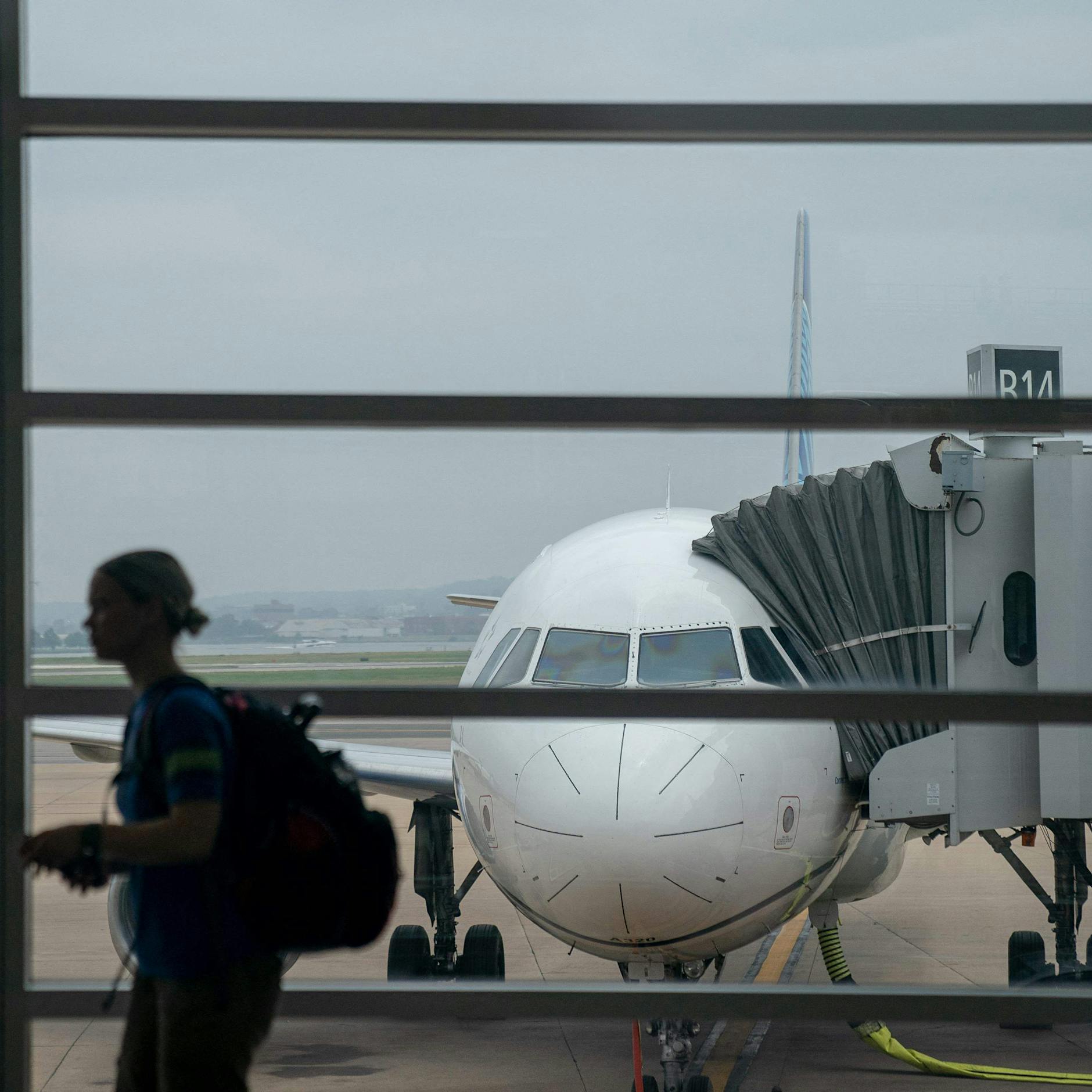 Viel günstiger als Miete zu zahlen. Student pendelt mit dem Flugzeug zur Uni