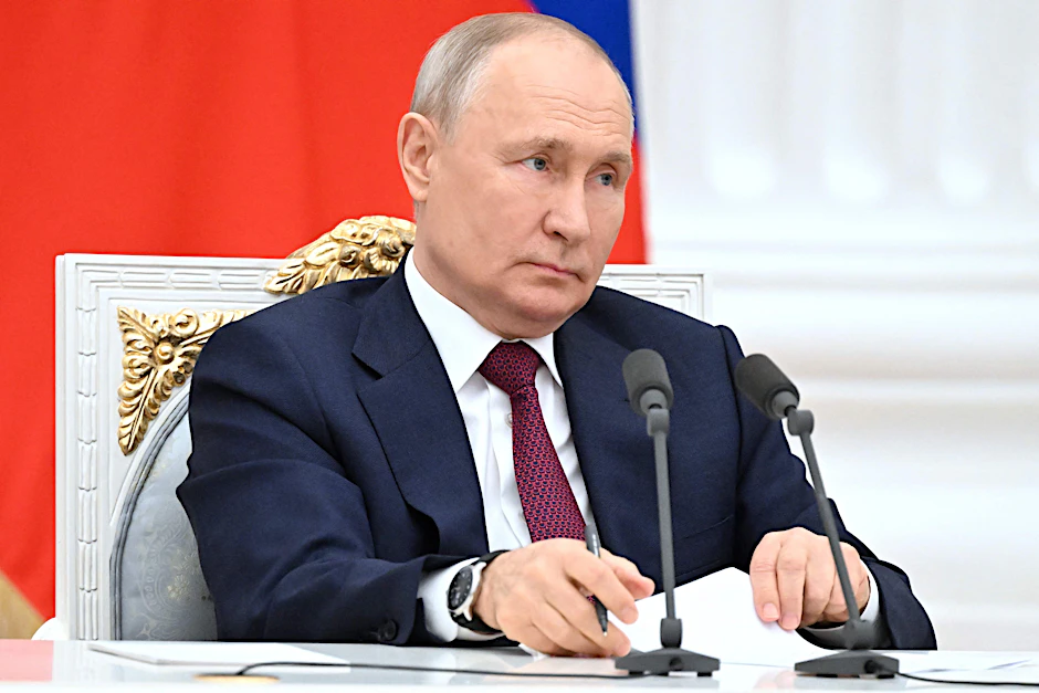 Der russische Präsident Wladimir Putin trifft sich am 4. Juli 2023 im Kreml in Moskau mit Absolventen der Russischen Präsidialakademie für Volkswirtschaft und öffentliche Verwaltung. (Symbolbild)