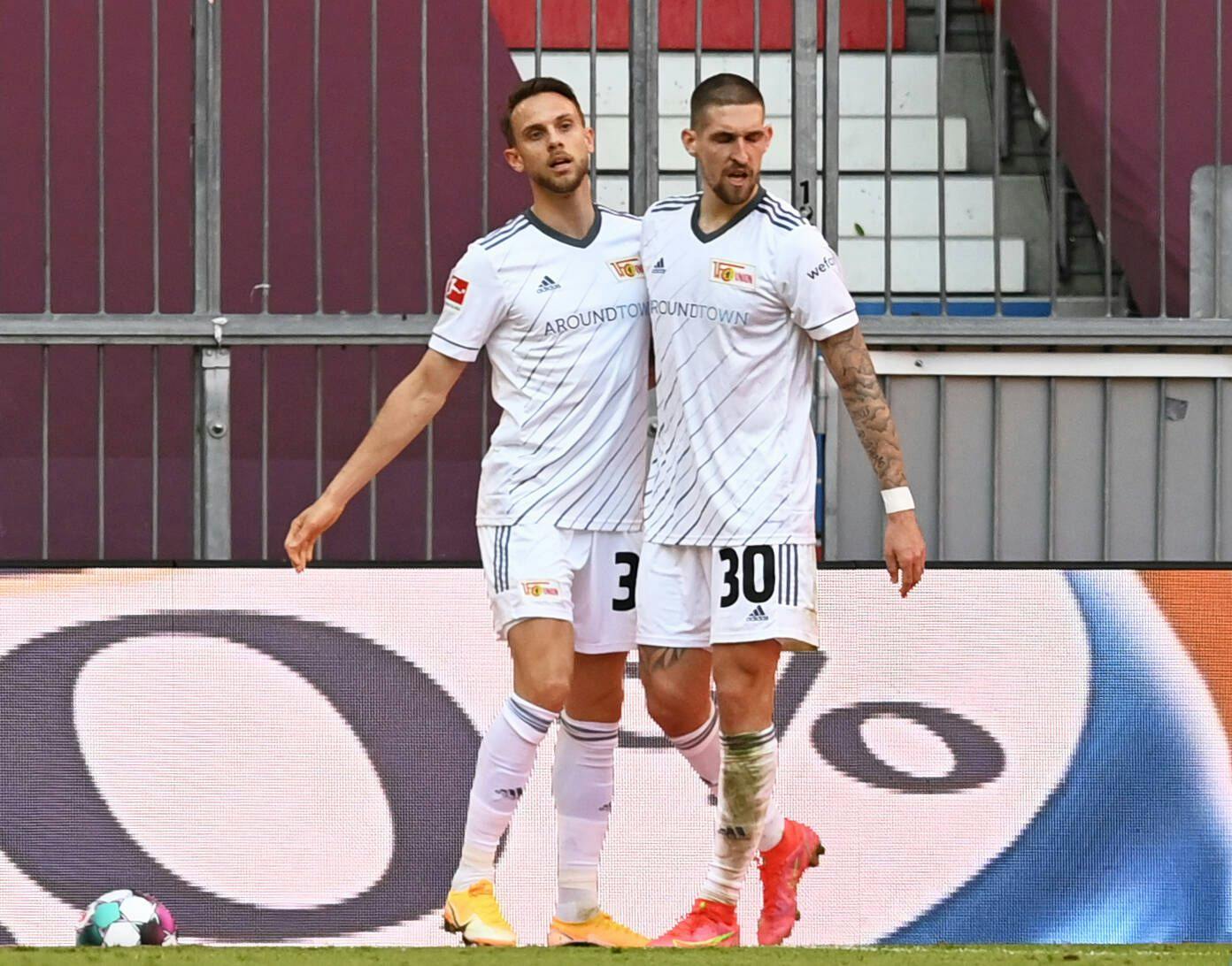 Historisch: Marcus Ingvarten (l.) feiert sein Tor zum 1:1, welches den ersten Punkt des 1. FC Union Berlin bei Bayern München bedeutet, mit Vorlagengeber Robert Andrich.