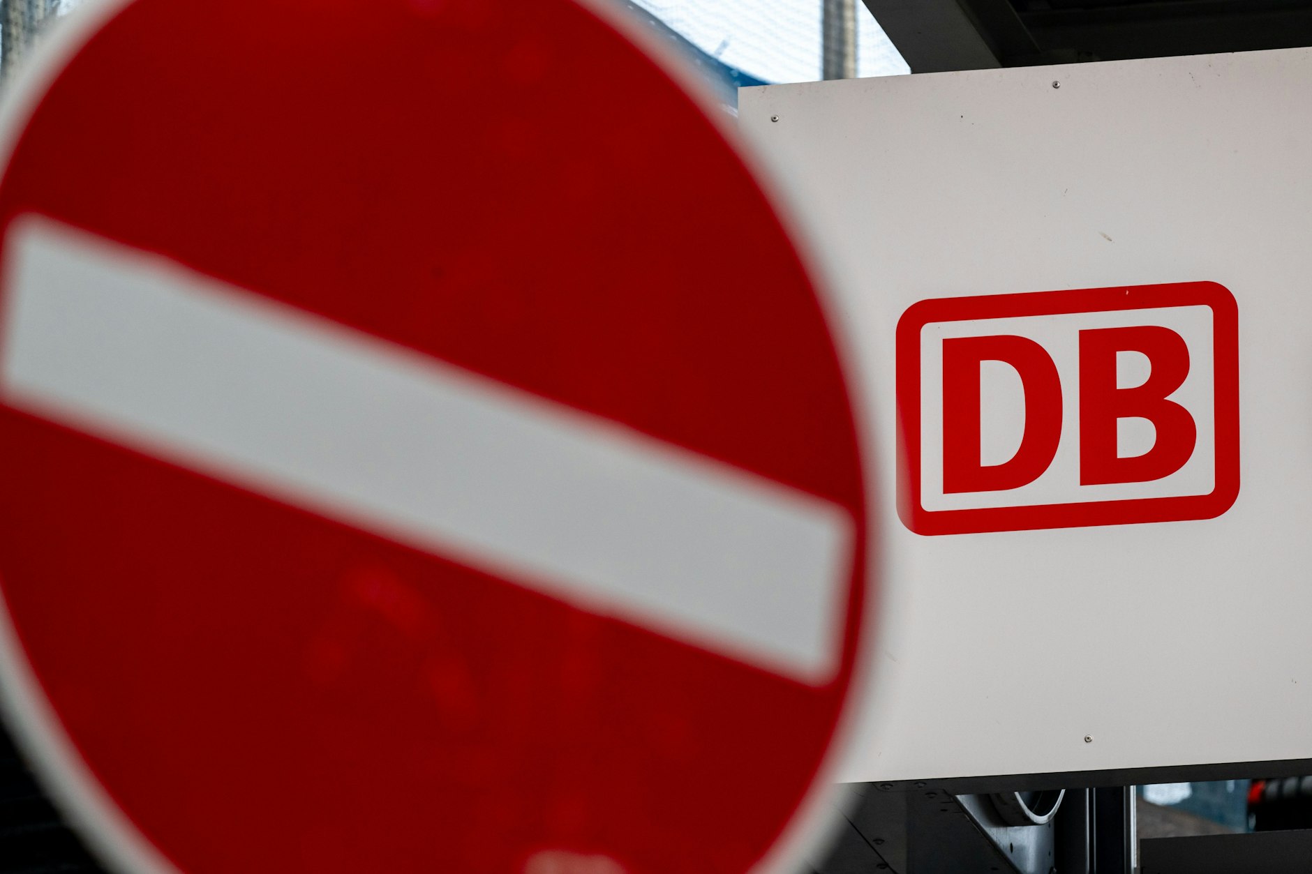 Deutsche Bahn Monopolkommission fordert die Zerschlagung des Konzerns