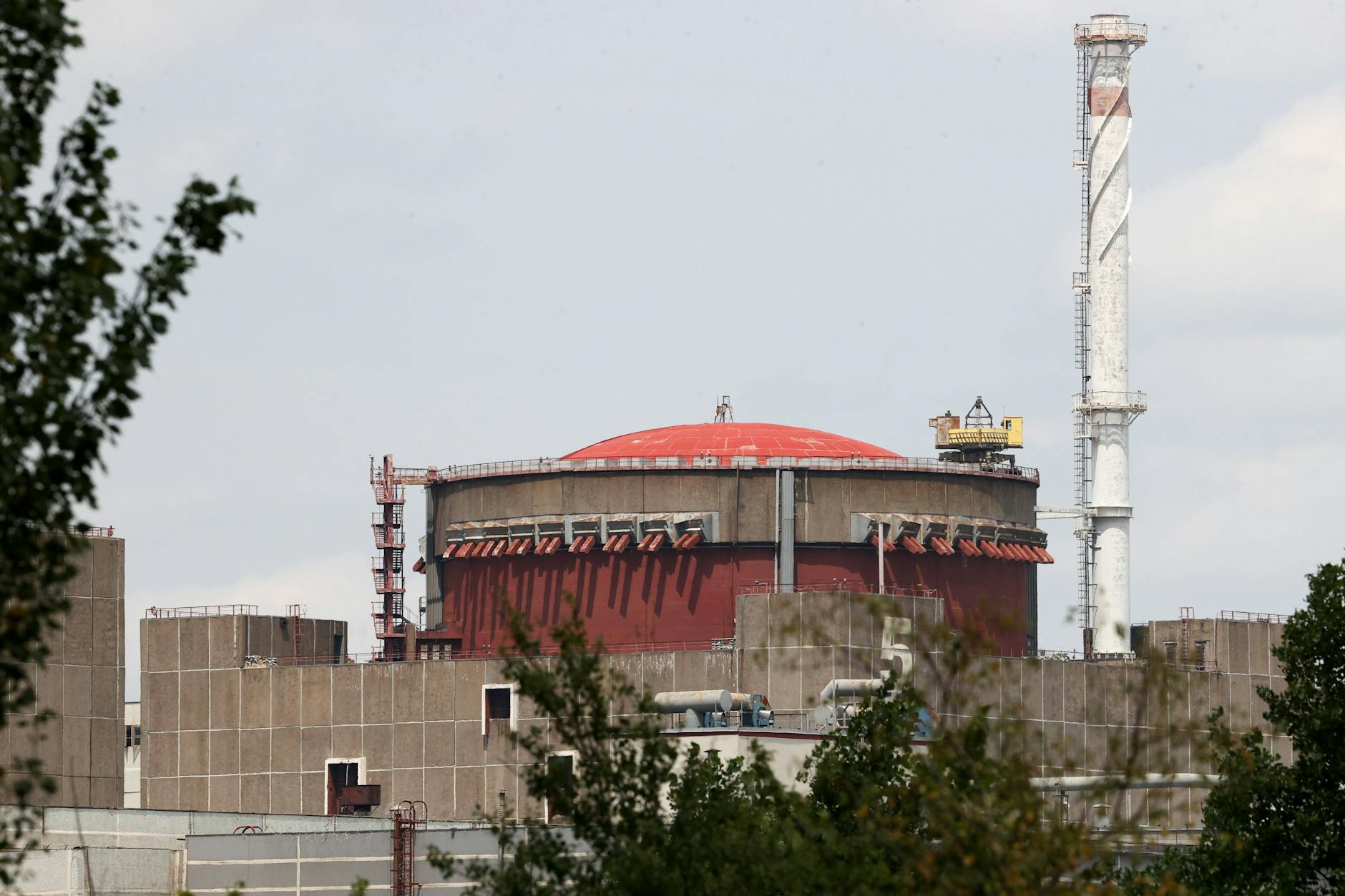 Das Kernkraftwerk Saporischschja ist mit sechs 1-GW-Blöcken das größte und kapazitätsstärkste Kernkraftwerk in Europa.