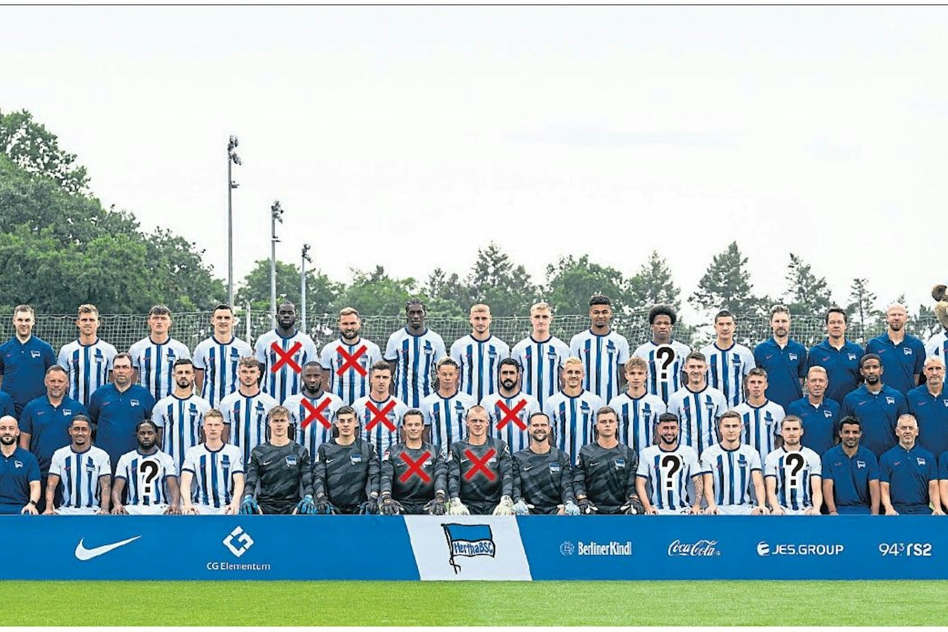Hertha BSC machte am Mittwoch sein Teamfoto. Schönheitsfehler: Viele Spieler werden in ein paar Tagen oder Wochen gar nicht mehr dabei sein.