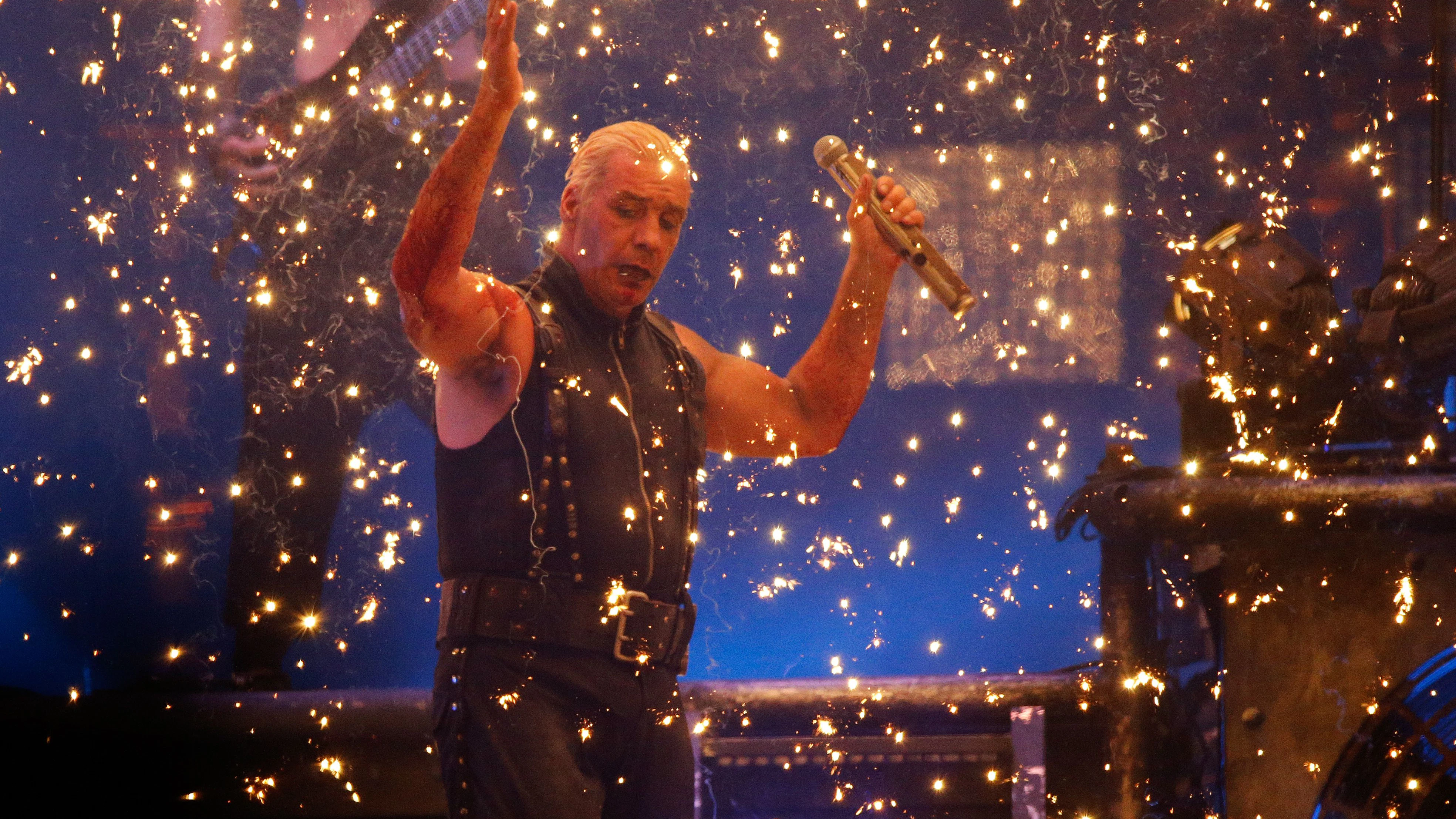 Trotz heftiger Vorwürfe freuen sich viele Fans auf die Shows von Rammstein. Könnten die Konzerte in Berlin noch abgesagt werden?