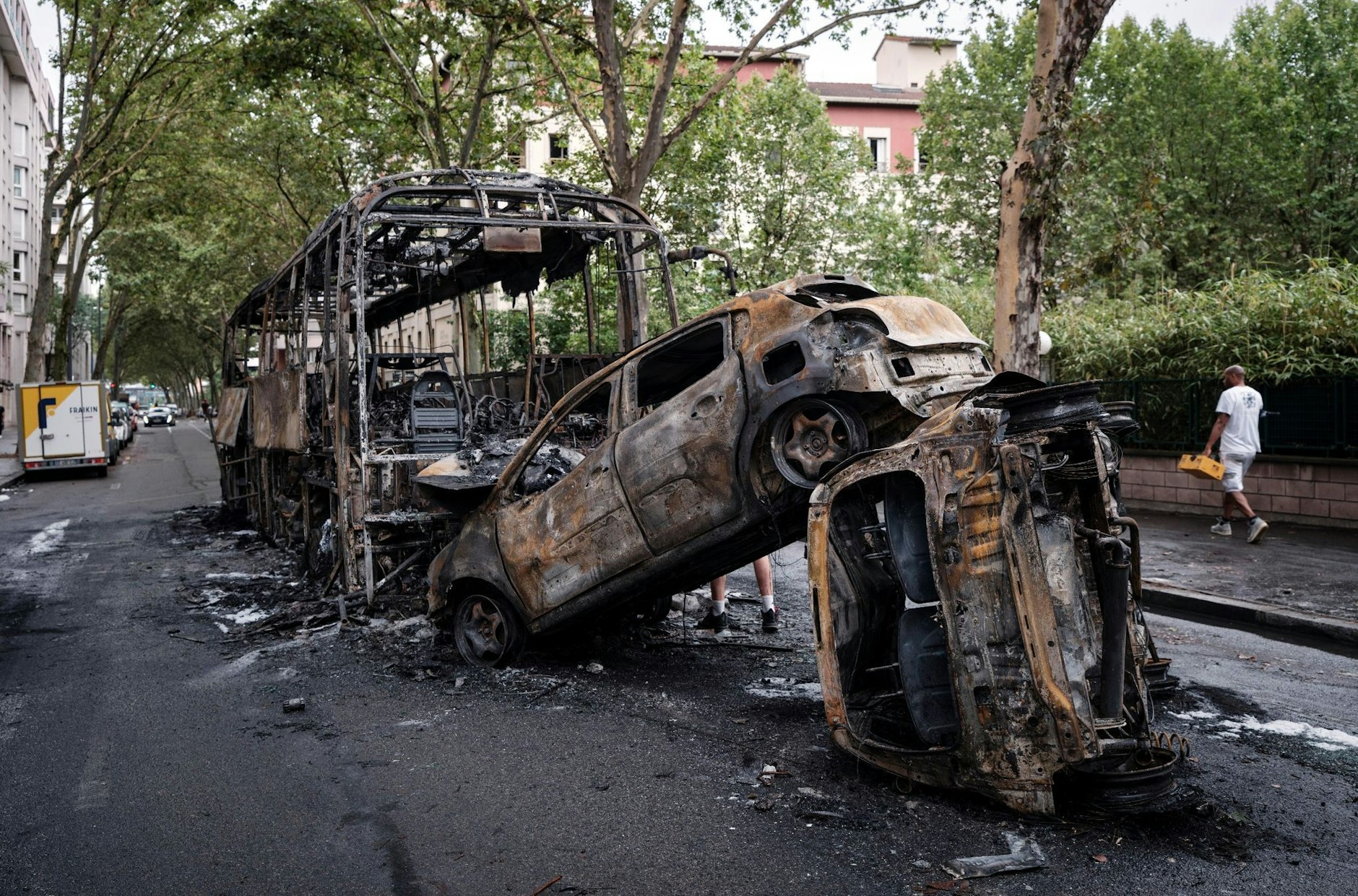 Schäden im französischen Lyon nach den Krawallen.  