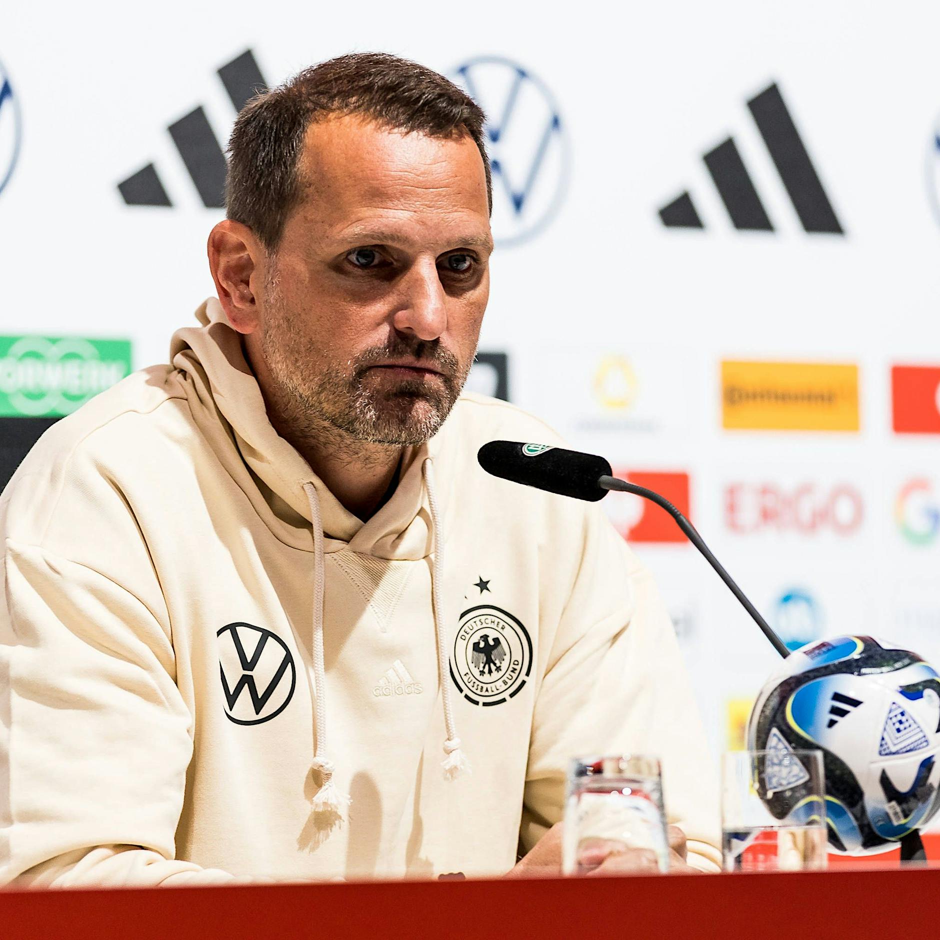 Der DFB wünscht sich, dass die Frauen die deutschen Fußballfans wachküssen