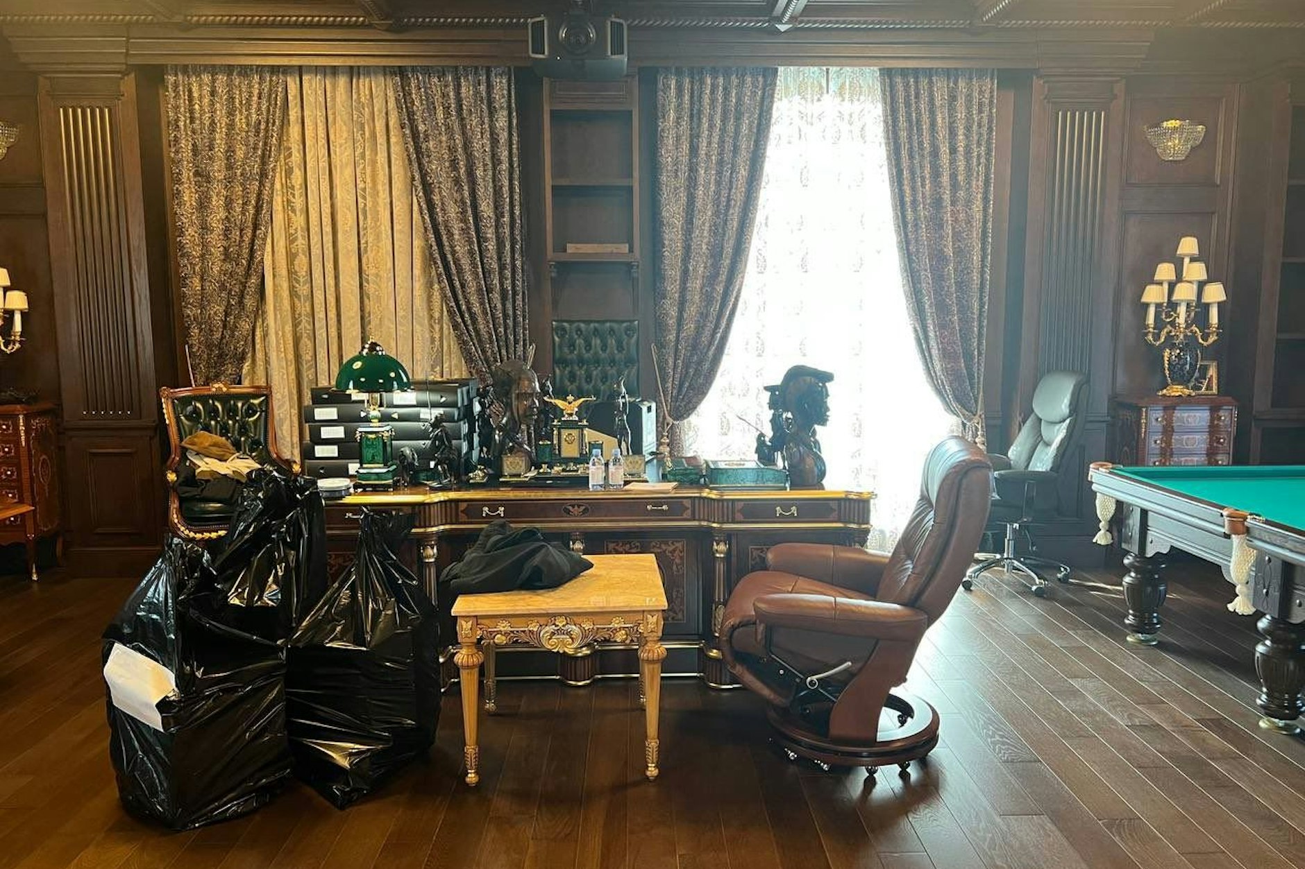 Die Bilder zeigen unter anderem die luxuriöse Innenausstattung von Prigoschins Villa.