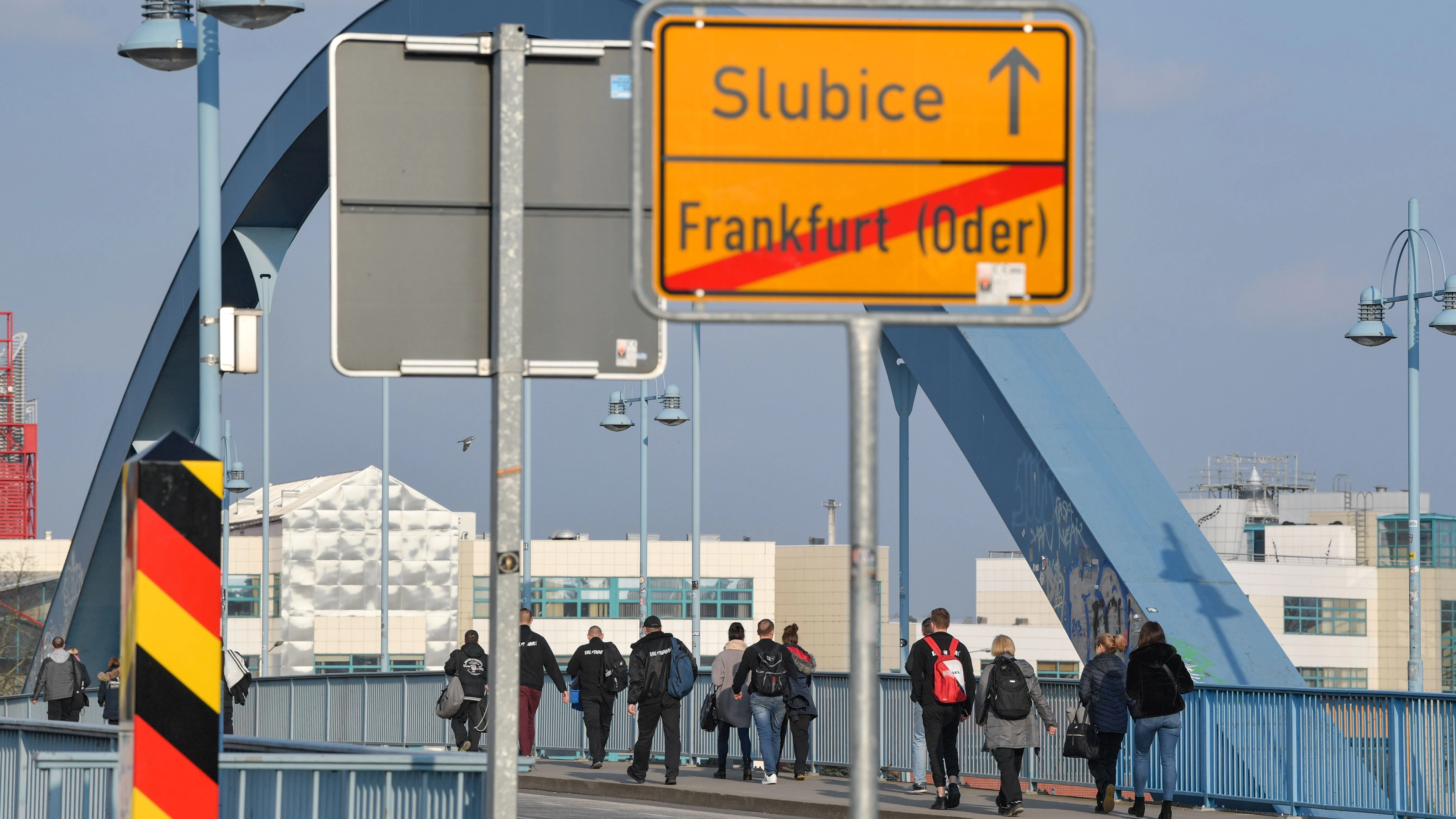 Frankfurt (Oder) und das polnische Slubice sind Nachbarstädte, die nur die Oder trennt. Von hier sind es wenige Kilometer bis nach Kunowice.