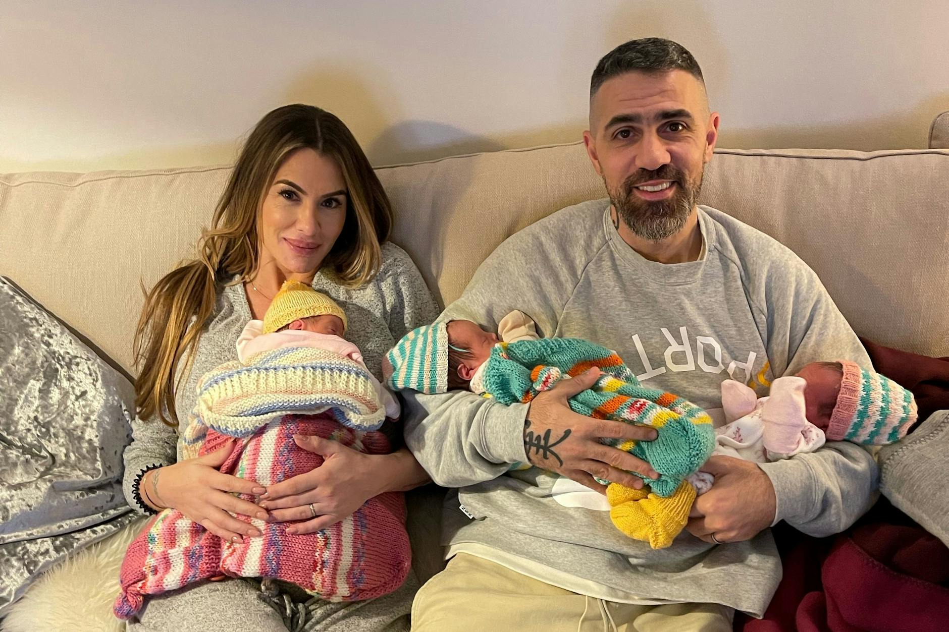 Rapper Bushido mit Ehefrau Anna-Maria Ferchichi und ihren Drillingen