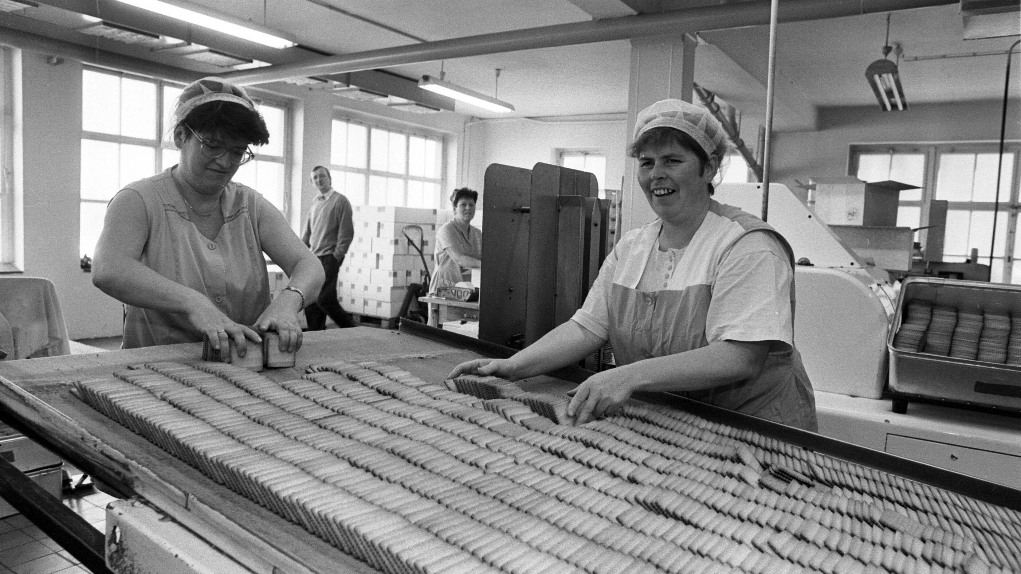 Keksfabrik in Brand- Erbisdorf.&nbsp;&nbsp;Der „Hansa-Keks“ war zu DDR-Zeiten in der Keksfabrik Brand- Erbisdorf (Sachsen) gebacken worden. Dort wurde 1994 die Produktion wegen zu hoher Kosten von der Mutterfirma aus Niedersachsen eingestellt.