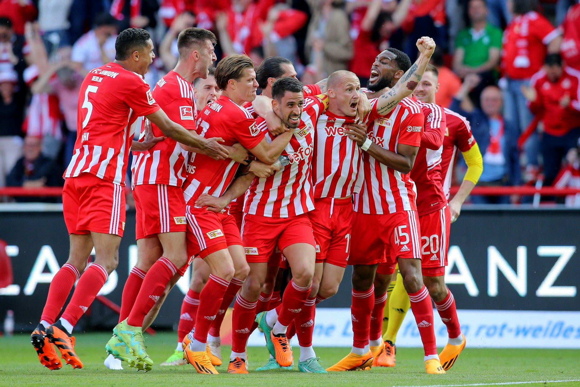 Das letzte Tor der Saison war vermutlich das emotionalste. Torschütze Khedira war kaum einzufangen.