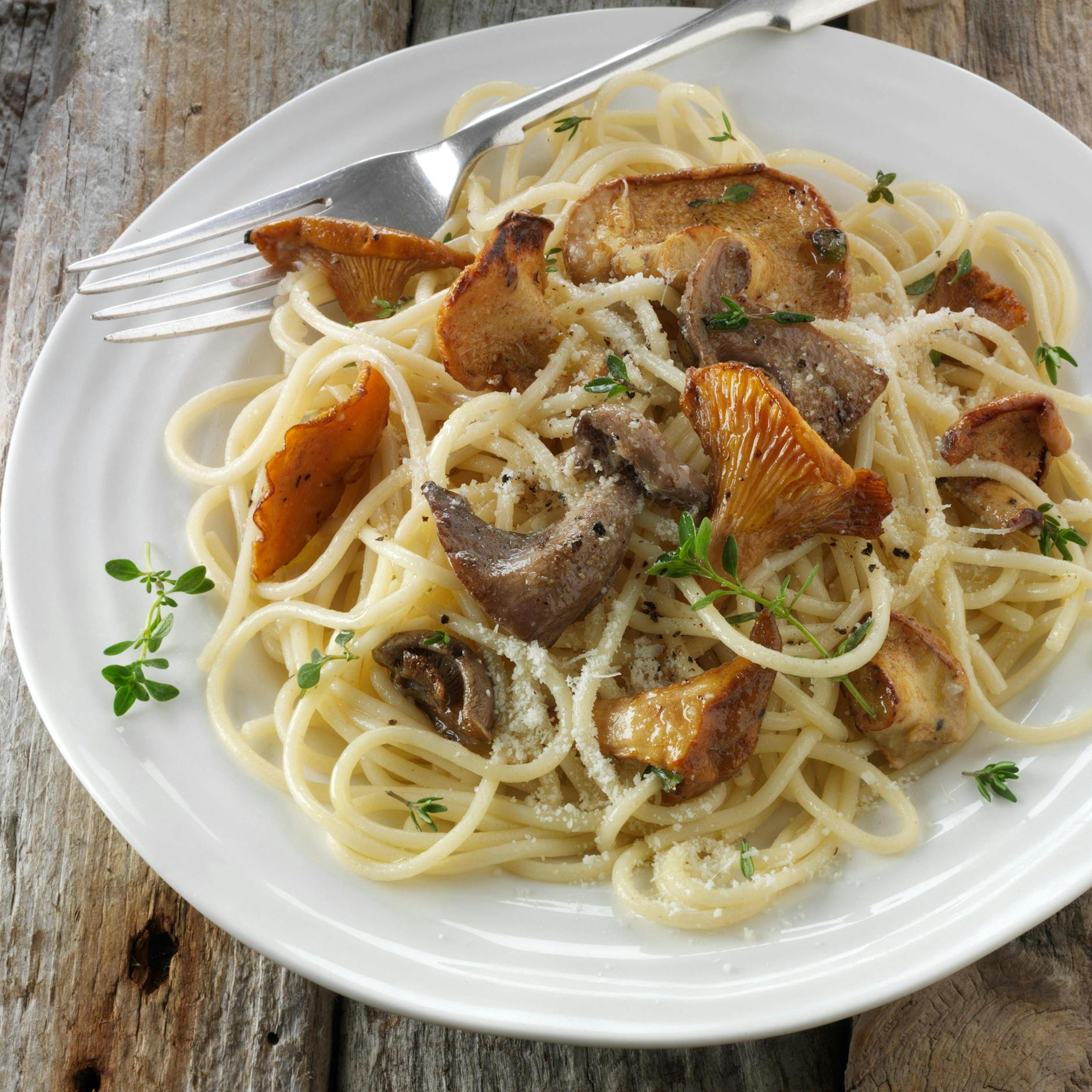 Pfifferlinge auf Spaghetti mit Parmesan: Lecker und so leicht zuzubereiten
