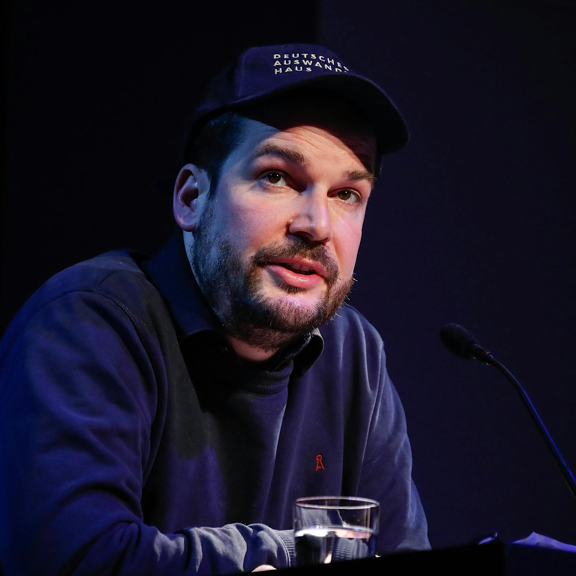 Max Czollek über „Versöhnungstheater“: „Wir arbeiten an einer pluralen Erinnerungskultur“